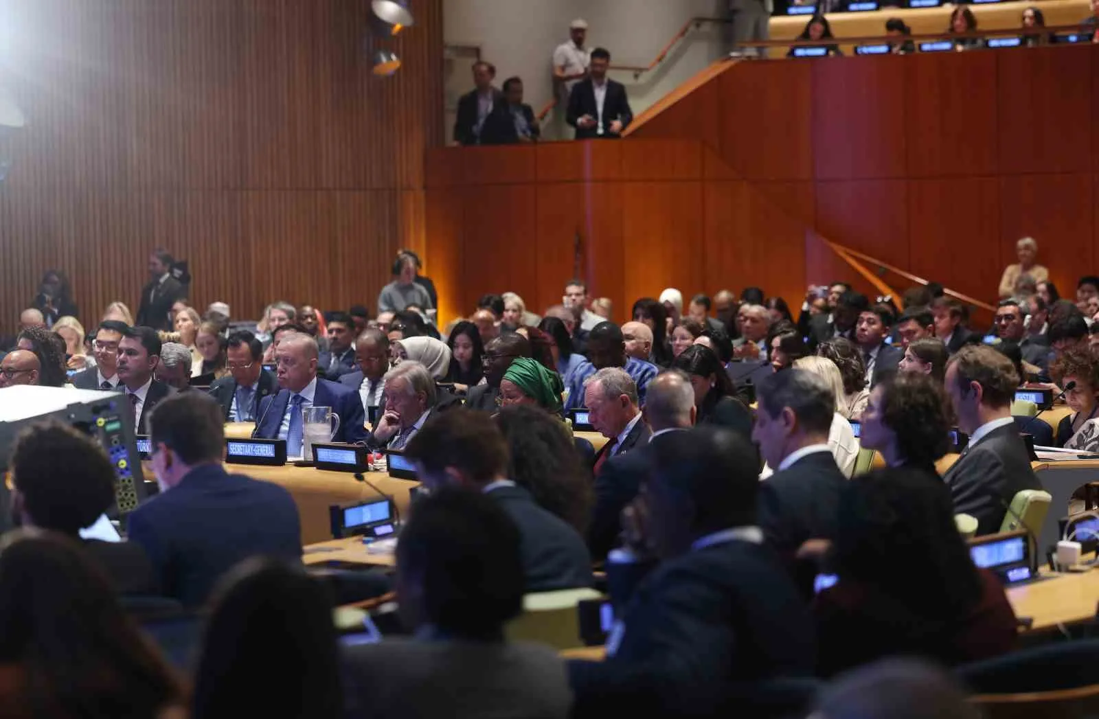 CUMHURBAŞKANI ERDOĞAN: "(COP31) FARKLI COĞRAFYALARIN BEKLENTİLERİNİ GÜNDEME TAŞIYACAK BİR ANLAYIŞLA HAZIRLIKLARI YÜRÜTÜYORUZ"