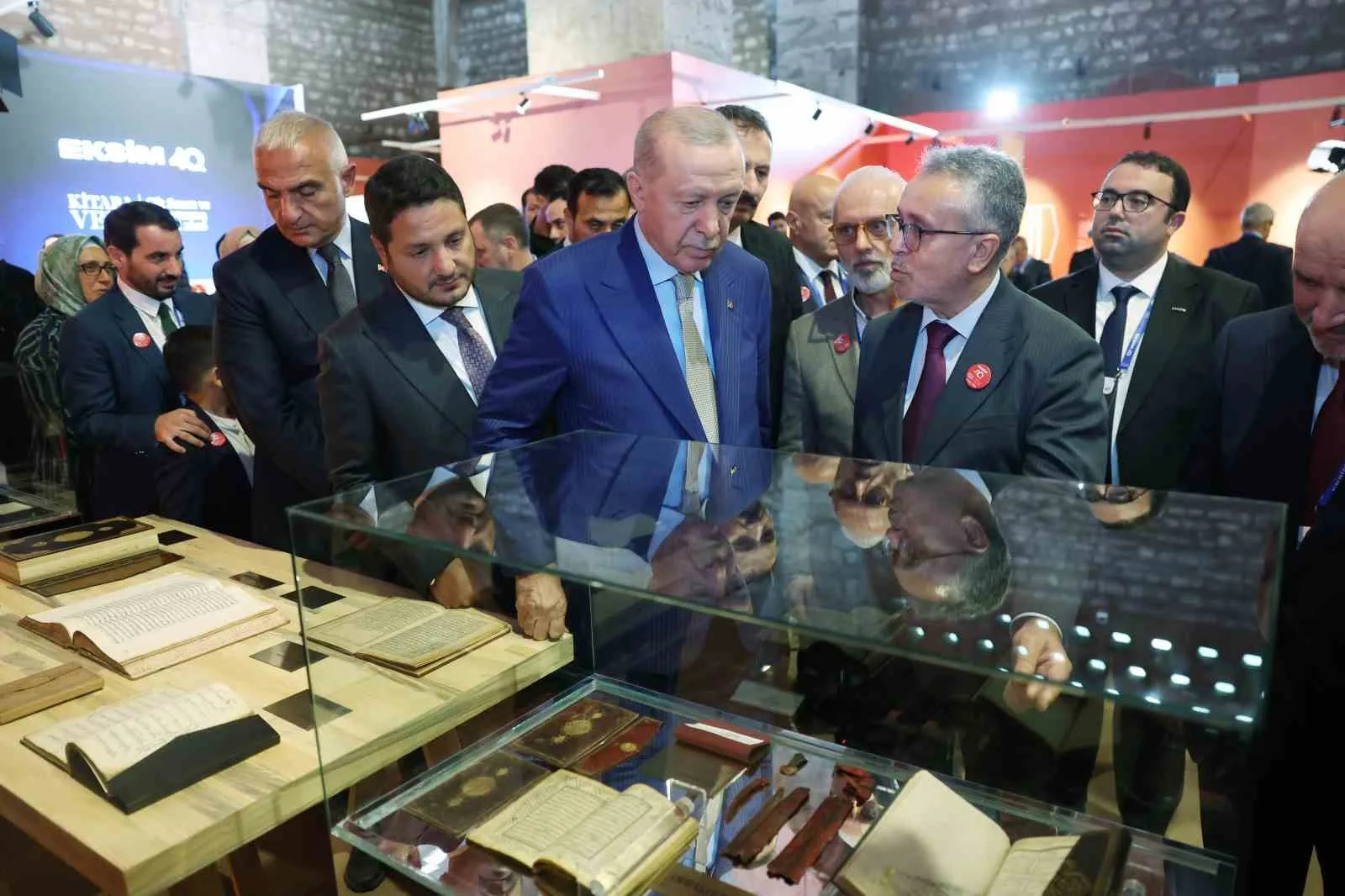 CUMHURBAŞKANI RECEP TAYYİP ERDOĞAN, KONUŞMASININ ARDINDAN SERGİYİ GEZDİ