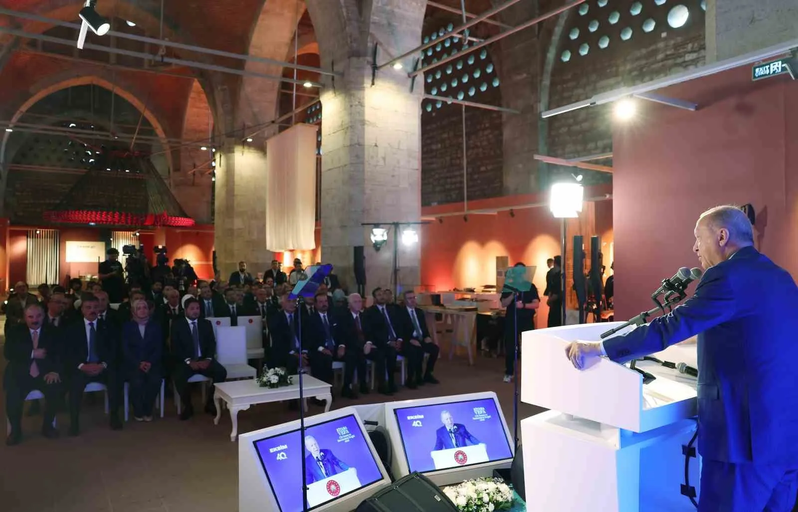CUMHURBAŞKANI ERDOĞAN, BEYOĞLU'NDA TOPHANE-İ ÂMİRE KÜLTÜR VE SANAT MERKEZİNDEKİ KİTABA VEFA: CİLT SANATI VE RESTORASYON SERGİSİ'NİN AÇILIŞINDA KONUŞTU