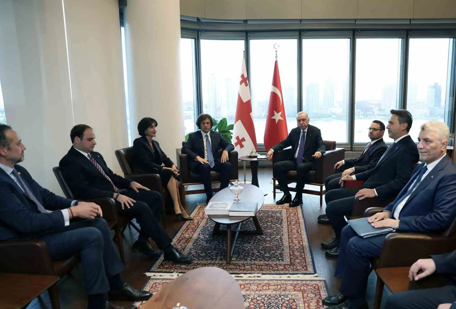 CUMHURBAŞKANI ERDOĞAN, GÜRCİSTAN BAŞBAKANI KOBAKHİDZE İLE GÖRÜŞTÜ