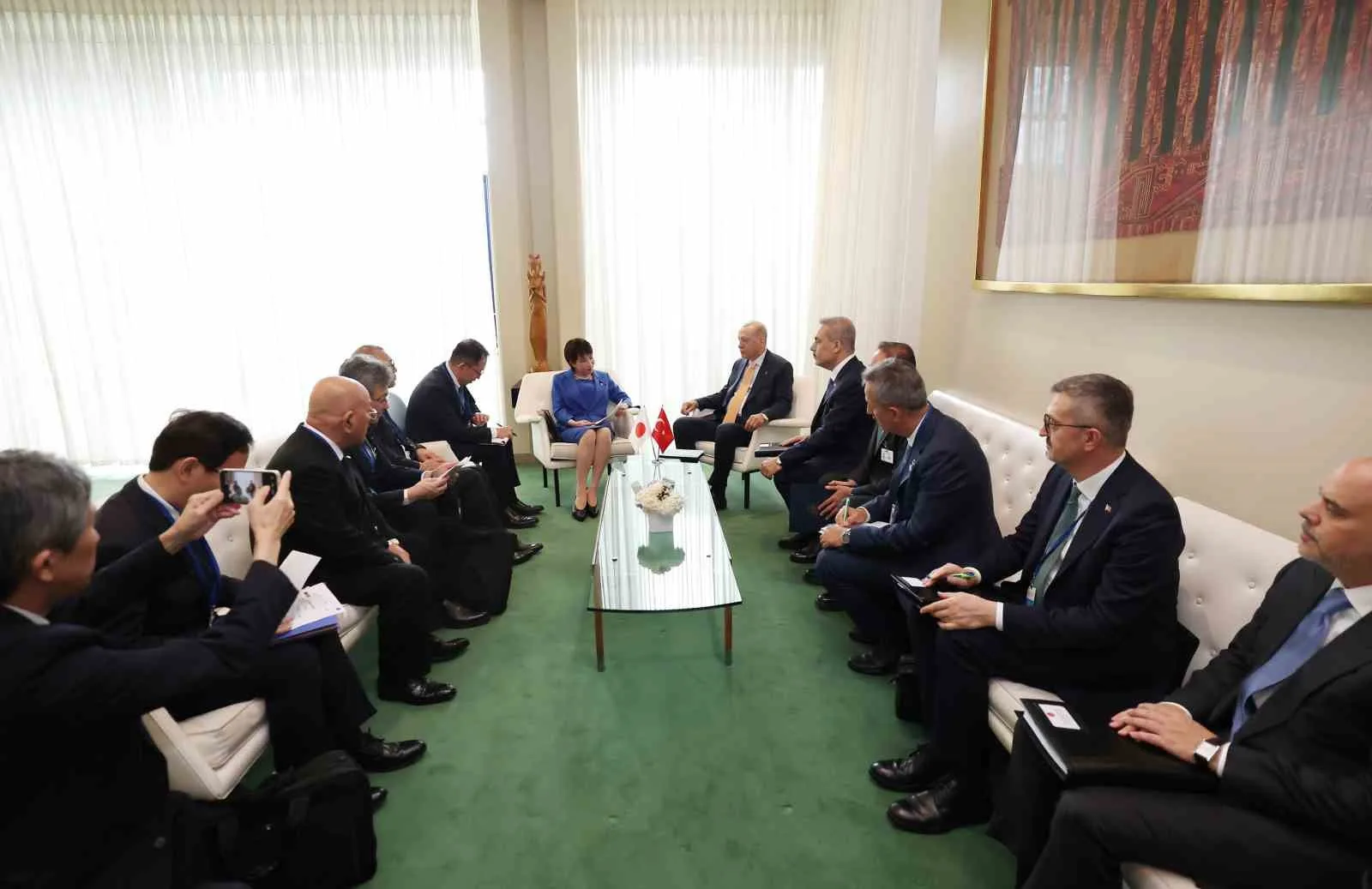 CUMHURBAŞKANI ERDOĞAN, JAPONYA BAŞBAKANI TAKAİCHİ LE GÖRÜŞTÜ