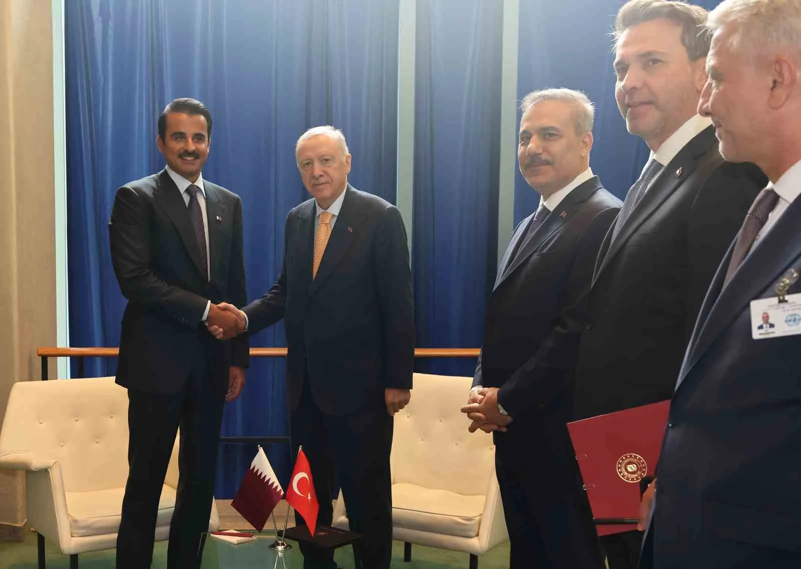CUMHURBAŞKANI ERDOĞAN, KATAR EMİRİ AL THANİ İLE GÖRÜŞTÜ