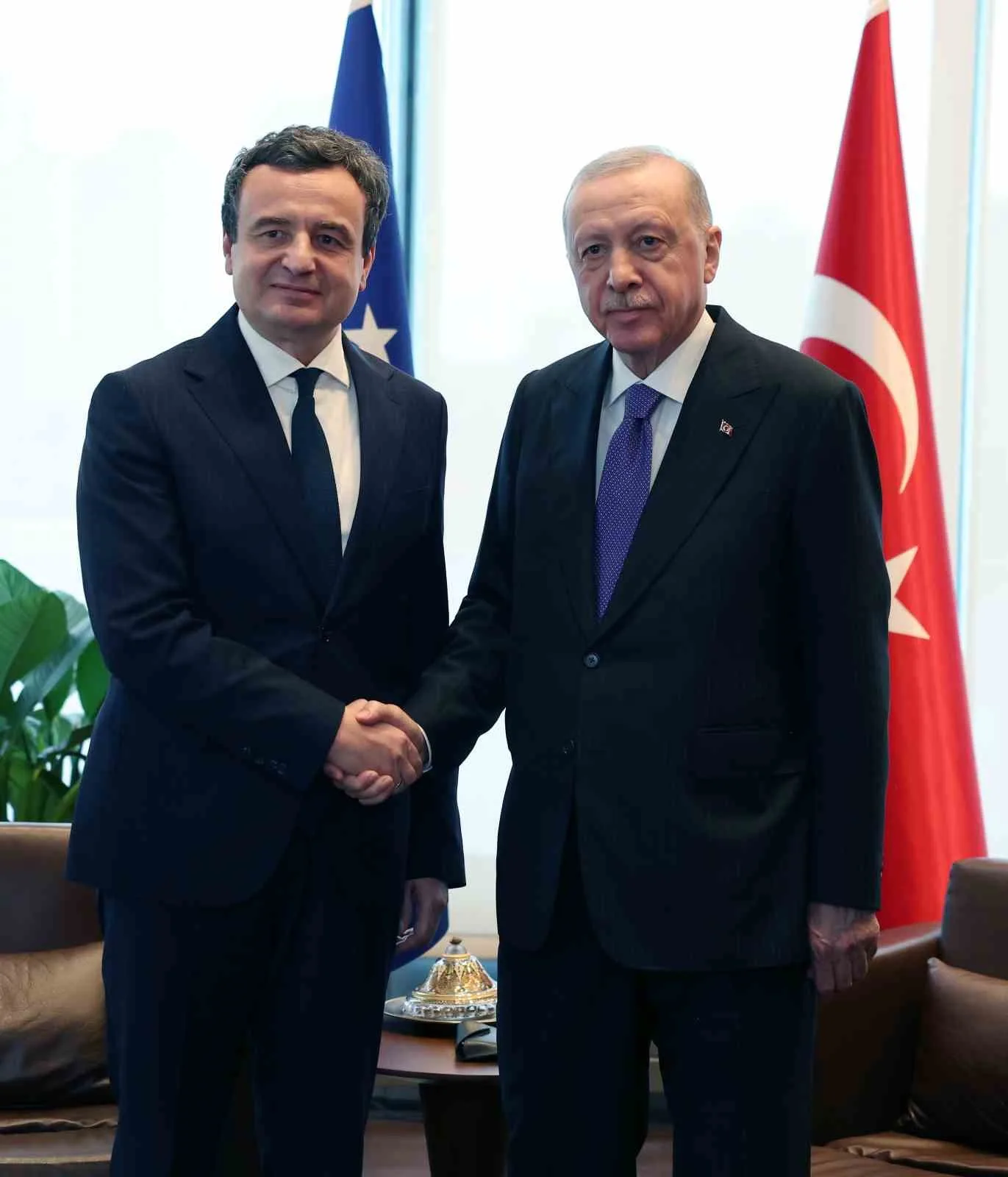 CUMHURBAŞKANI RECEP TAYYİP ERDOĞAN, KOSOVA BAŞBAKANI ALBİN KURTİ'Yİ TÜRKEVİ'NDE KABUL ETTİ.