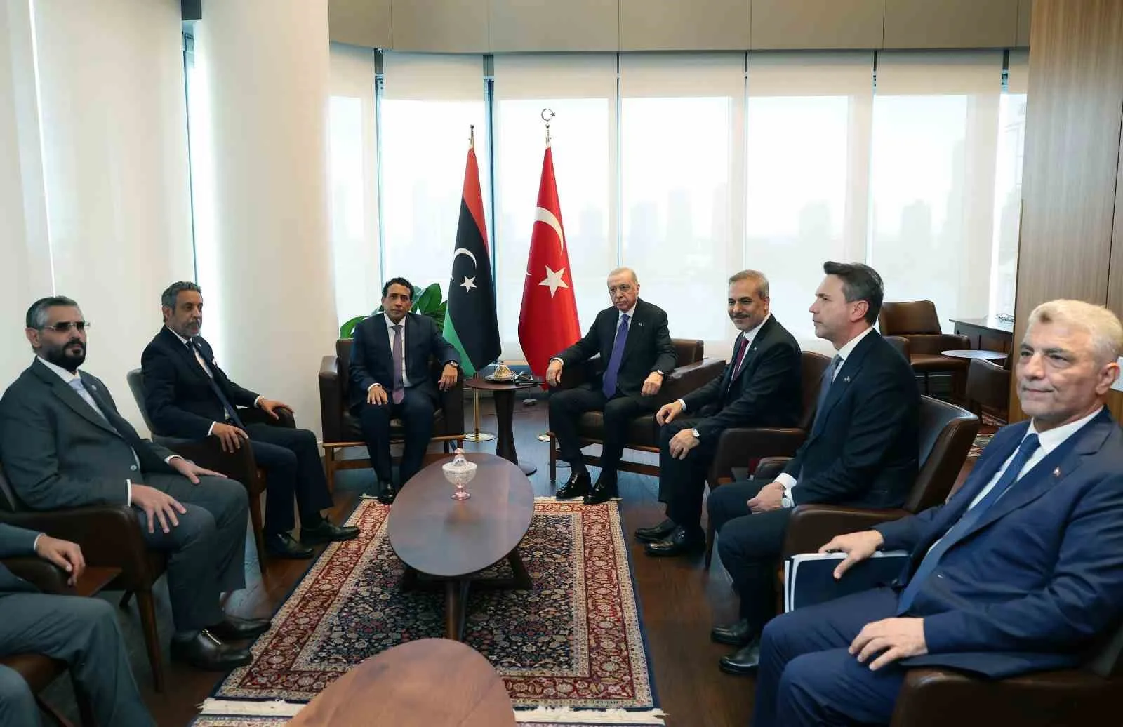 CUMHURBAŞKANI RECEP TAYYİP ERDOĞAN, NEW YORK TEMASLARI KAPSAMINDA LİBYA BAŞKANLIK KONSEYİ BAŞKANI MUHAMMED EL-MENFİ’Yİ TÜRKEVİ'NDE KABUL ETTİ.