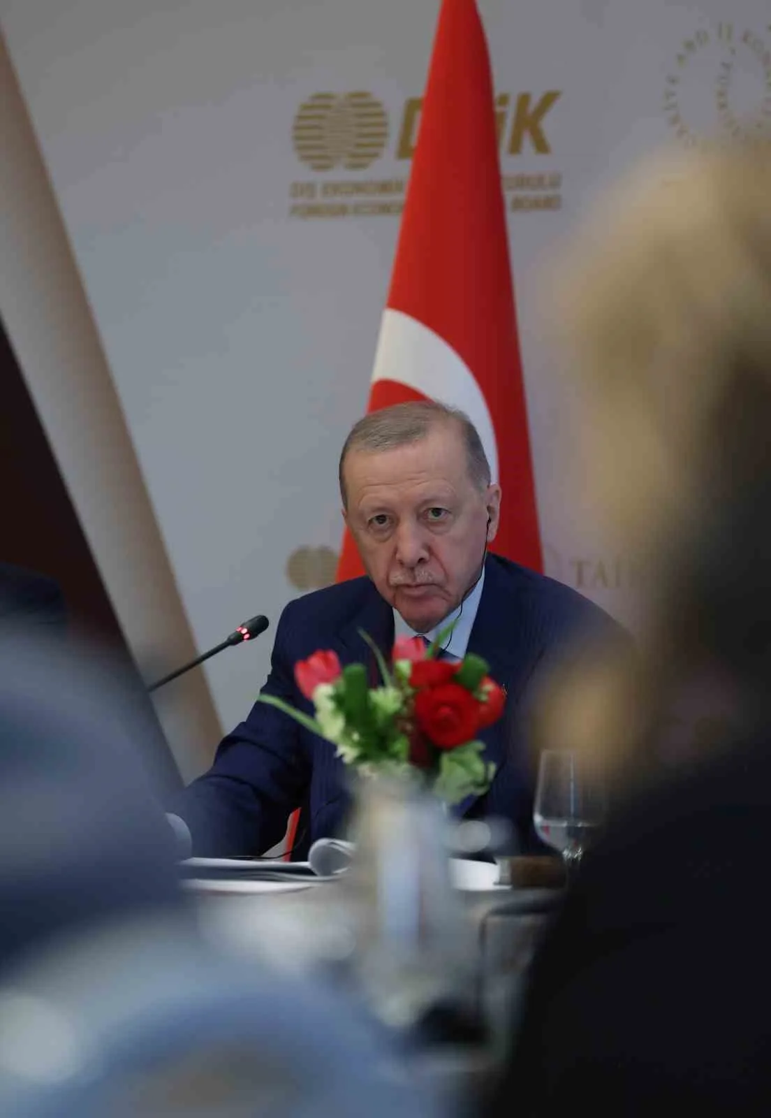 NEW YORK (İHA) - CUMHURBAŞKANI RECEP TAYYİP ERDOĞAN, ABD’NİN NEW YORK KENTİNDEKİ TEMASLARI KAPSAMINDA İŞ ADAMLARIYLA BİR ARAYA GELDİ.
