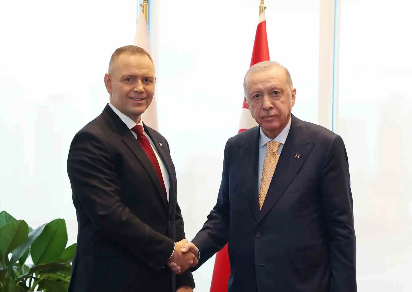 CUMHURBAŞKANI ERDOĞAN, POLONYA CUMHURBAŞKANI NAWROCKİ İLE GÖRÜŞTÜ