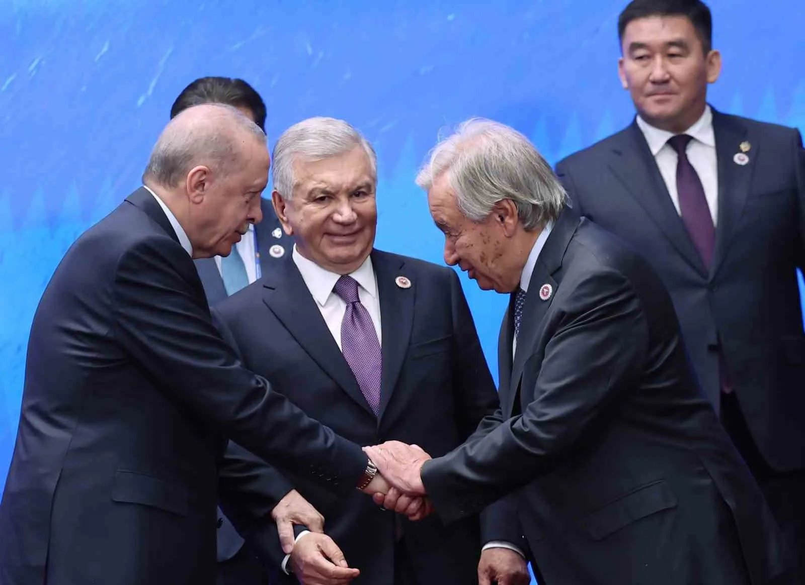 CUMHURBAŞKANI RECEP TAYYİP ERDOĞAN, ŞANGHAY İŞBİRLİĞİ ÖRGÜTÜ (ŞİÖ) ZİRVESİ'NİN GENİŞLETİLMİŞ OTURUMU ÖNCESİNDE LİDERLERLE AİLE FOTOĞRAFI ÇEKTİRDİ.