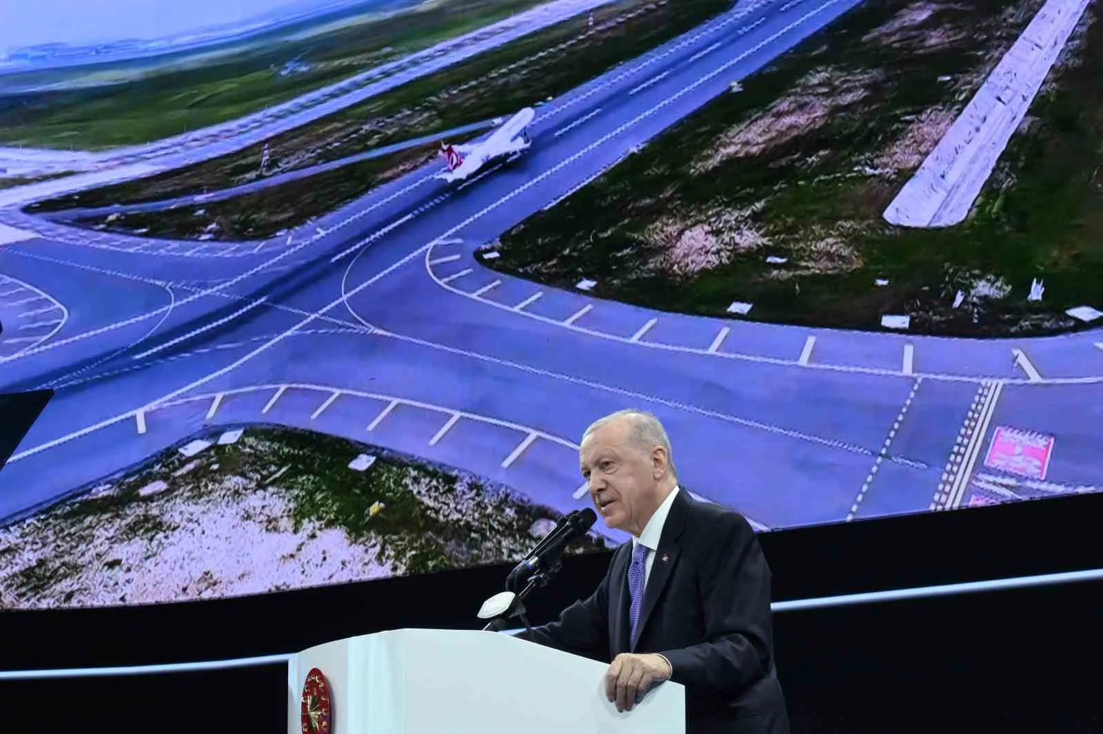 CUMHURBAŞKANI RECEP TAYYİP ERDOĞAN, İSTANBUL HAVALİMANI'NDA 4. PİST VE İLAVE YATIRIMLARIN AÇILIŞ TÖRENİ'NDE KONUŞTU.