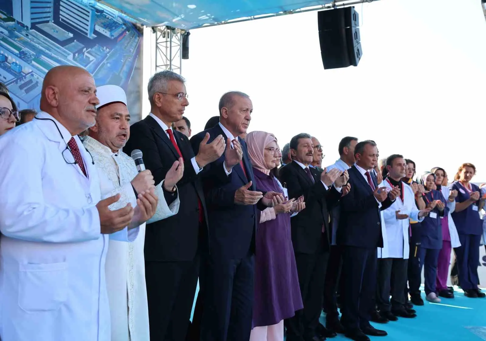 SAMSUN ŞEHİR HASTANESİ'NİN RESMİ AÇILIŞI VE GENÇLERLE BULUŞMA PROGRAMI İÇİN KENTE GELEN CUMHURBAŞKANI RECEP TAYYİP ERDOĞAN, VATANDAŞLARIN YOĞUN İLGİSİYLE KARŞILAŞTI.