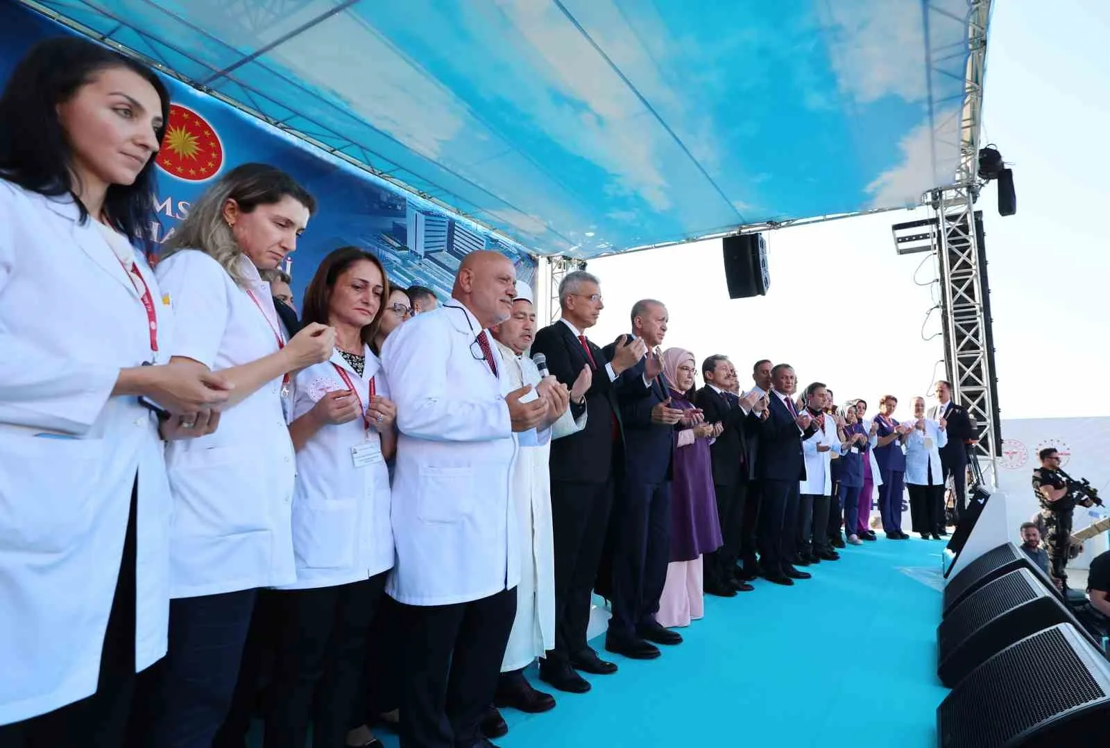 SAMSUN ŞEHİR HASTANESİ'NİN RESMİ AÇILIŞI VE GENÇLERLE BULUŞMA PROGRAMI İÇİN KENTE GELEN CUMHURBAŞKANI RECEP TAYYİP ERDOĞAN, VATANDAŞLARIN YOĞUN İLGİSİYLE KARŞILAŞTI.