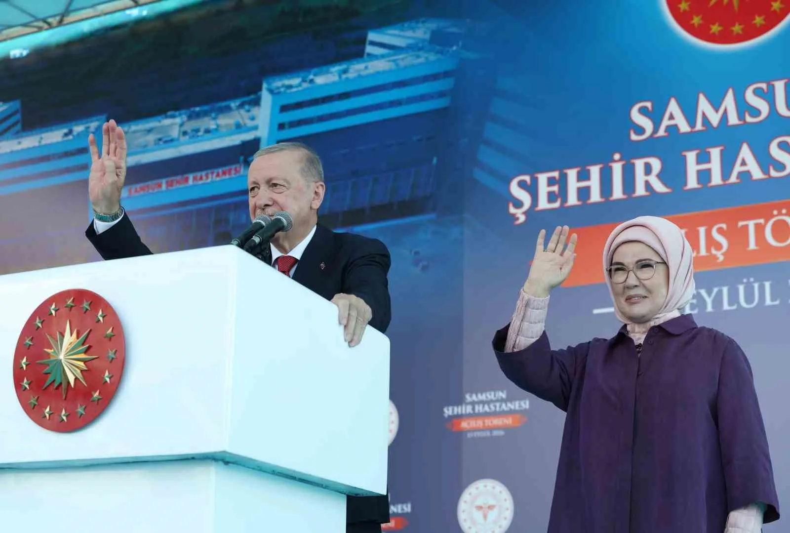 SAMSUN ŞEHİR HASTANESİ'NİN RESMİ AÇILIŞI VE GENÇLERLE BULUŞMA PROGRAMI İÇİN KENTE GELEN CUMHURBAŞKANI RECEP TAYYİP ERDOĞAN, VATANDAŞLARIN YOĞUN İLGİSİYLE KARŞILAŞTI.