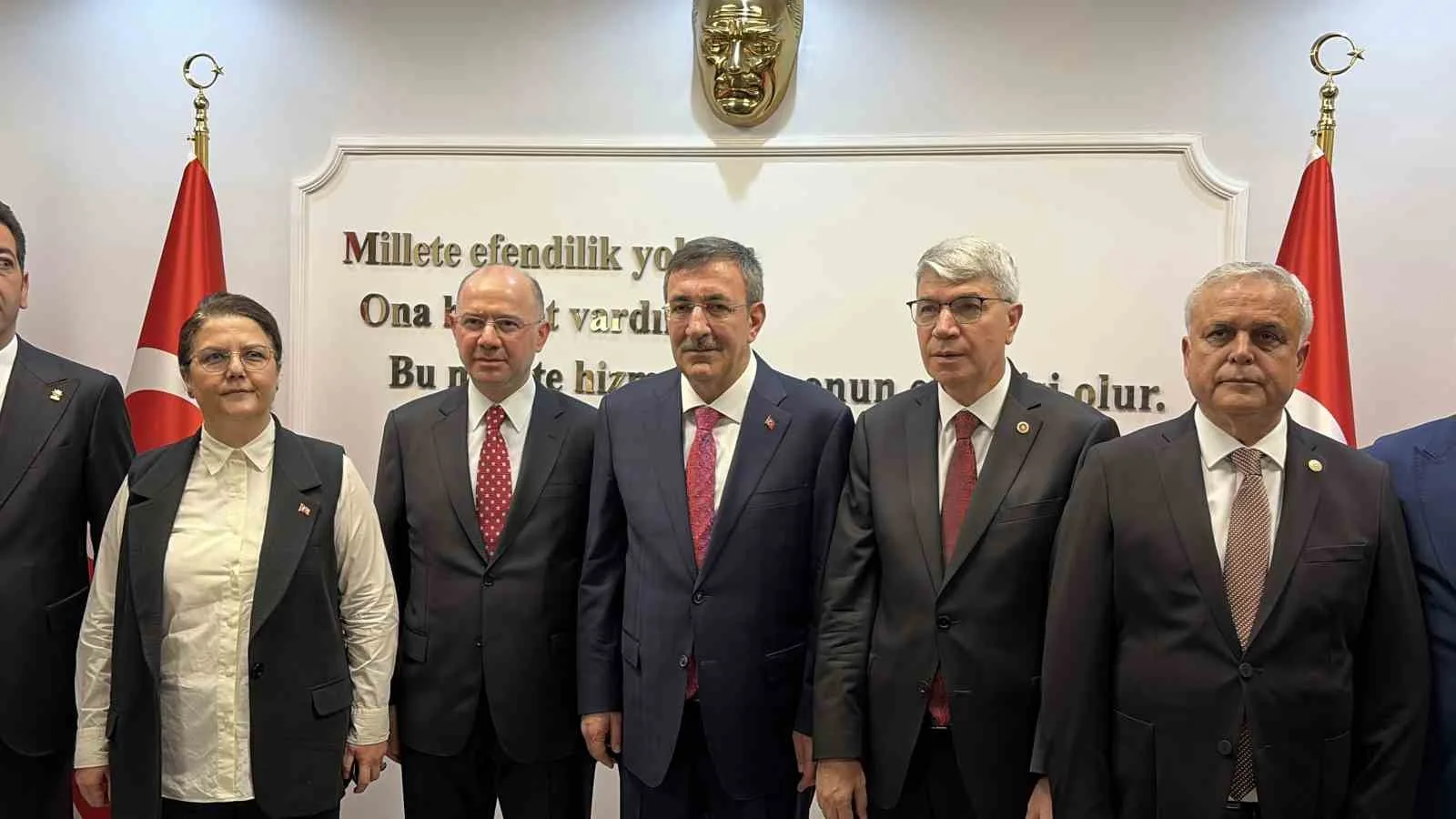 CUMHURBAŞKANI YARDIMCISI CEVDET YILMAZ, ÇEŞİTLİ TEMASLARDA BULUNMAK ÜZERE OSMANİYE’YE GELDİ.