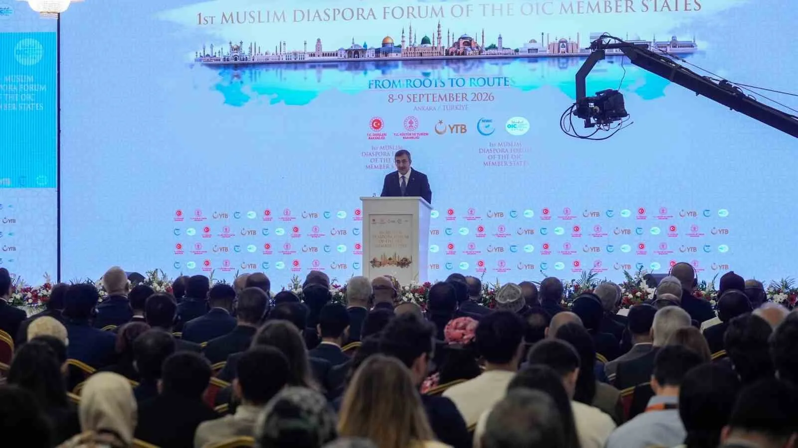 CUMHURBAŞKANI YARDIMCISI YILMAZ, YURTDIŞI TÜRKLER VE AKRABA TOPLULUKLAR BAŞKANLIĞI (YTB) İLE İSLAM ÜLKELERİ İSTATİSTİK, EKONOMİK VE SOSYAL ARAŞTIRMA VE EĞİTİM MERKEZİ (SESRIC) İŞ BİRLİĞİNDE İLK KEZ DÜZENLENEN İSLAM İŞBİRLİĞİ TEŞKİLATI ÜYE DEVLETLERİ 1. MÜSLÜMAN DİASPORA FORUMU'NA KATILDI.