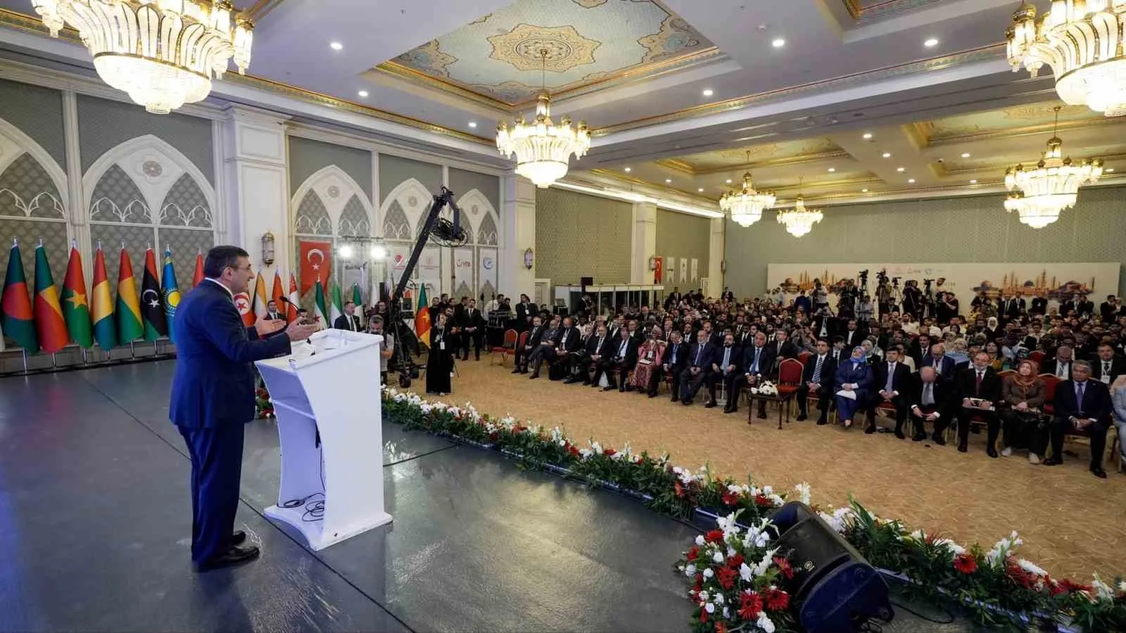CUMHURBAŞKANI YARDIMCISI CEVDET YILMAZ, "BİZİM MEDENİYETİMİZ HİÇBİR ZAMAN ANTİSEMİTİK OLMAMIŞTIR, BUNDAN SONRA DA OLMAYACAKTIR" DEDİ.