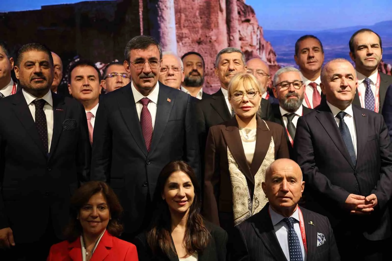 CUMHURBAŞKANI YARDIMCISI CEVDET YILMAZ,  ELAZIĞ'DA TÜRKONFED 27. İŞ DÜNYASI ZİRVESİNE KATILDI.