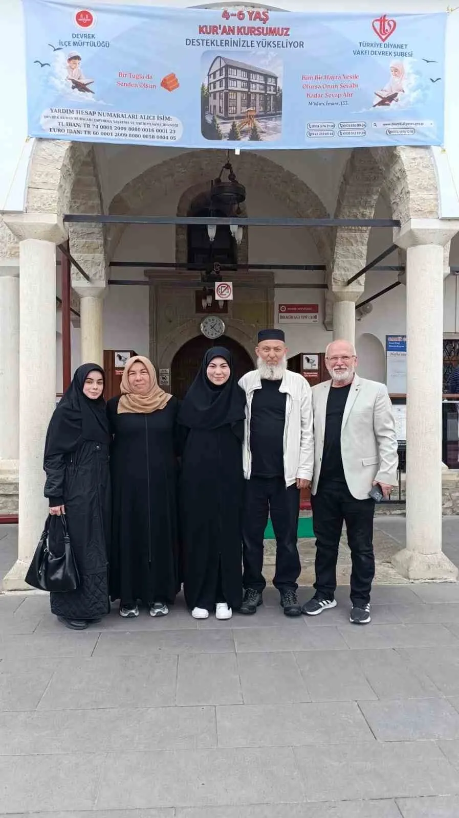 İLÇEYE BARAŞARI İLE DÖNEN ÖĞRENCİLERİ YETKİKLİLER TEBRİK ETTİLER