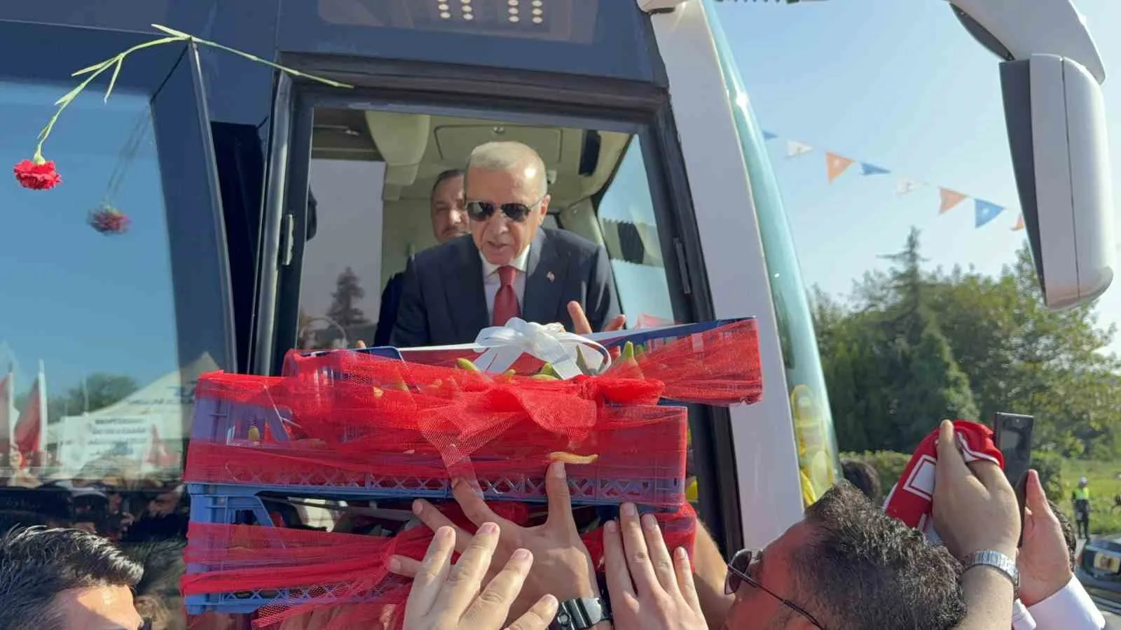 RECEP TAYYİP ERDOĞAN’A İNCİR HEDİYE EDİLDİ.