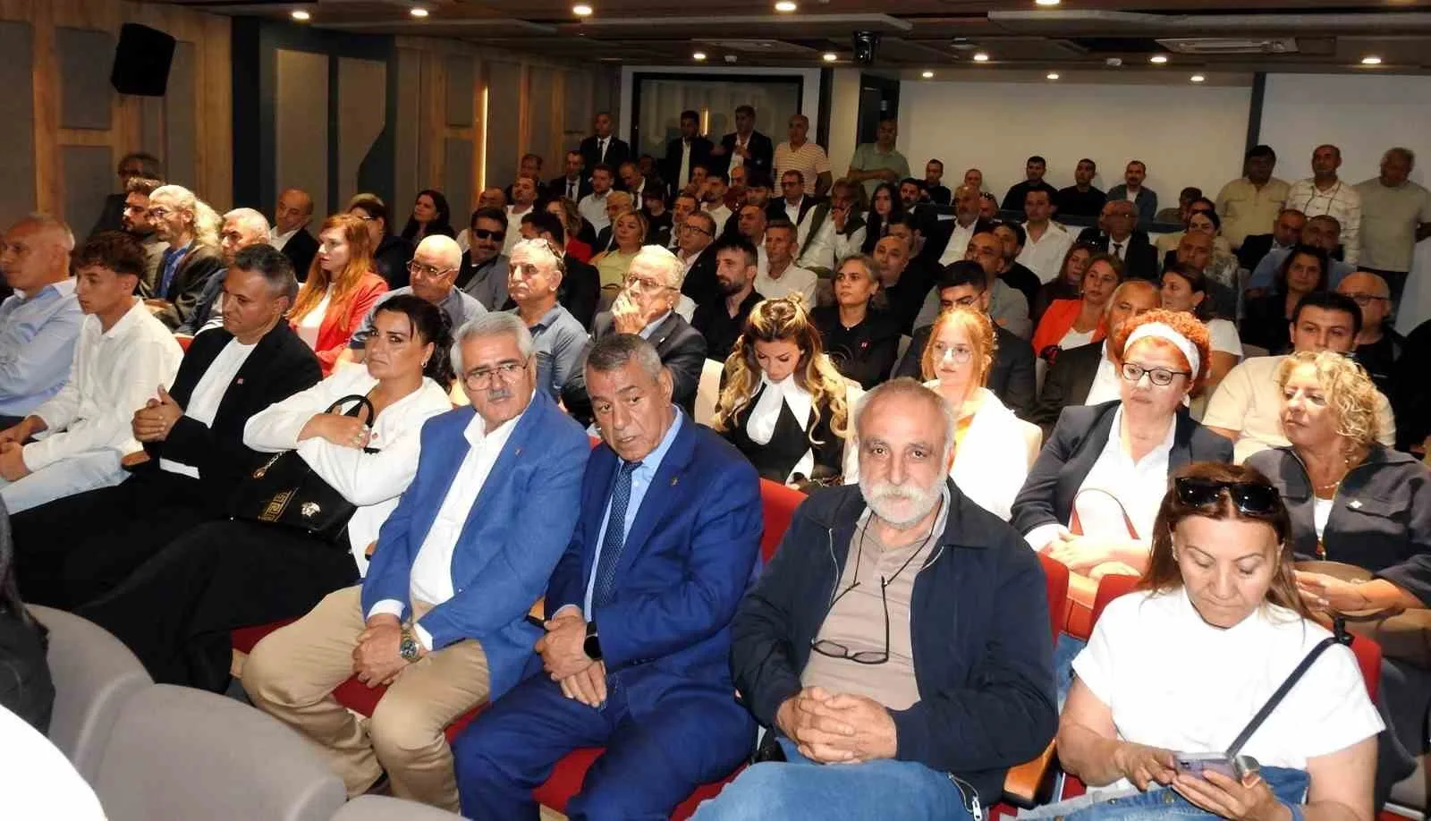 CUMHURİYET HALK PARTİSİ İSTANBUL İL BAŞKANLIĞI'NDA 16. ROZET TAKMA TÖRENİ DÜZENLENDİ.