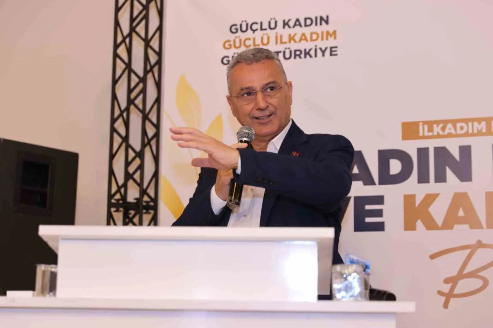 İLKADIM BELEDİYE BAŞKANI İHSAN KURNAZ, AK PARTİ SAMSUN MİLLETVEKİLİ VE MKYK ÜYESİ ÇİĞDEM KARAASLAN’IN İLKADIM PROGRAMLARINDA; VATANDAŞLARLA, KADIN MUHTARLARLA VE STK TEMSİLCİLERİYLE BULUŞTU.