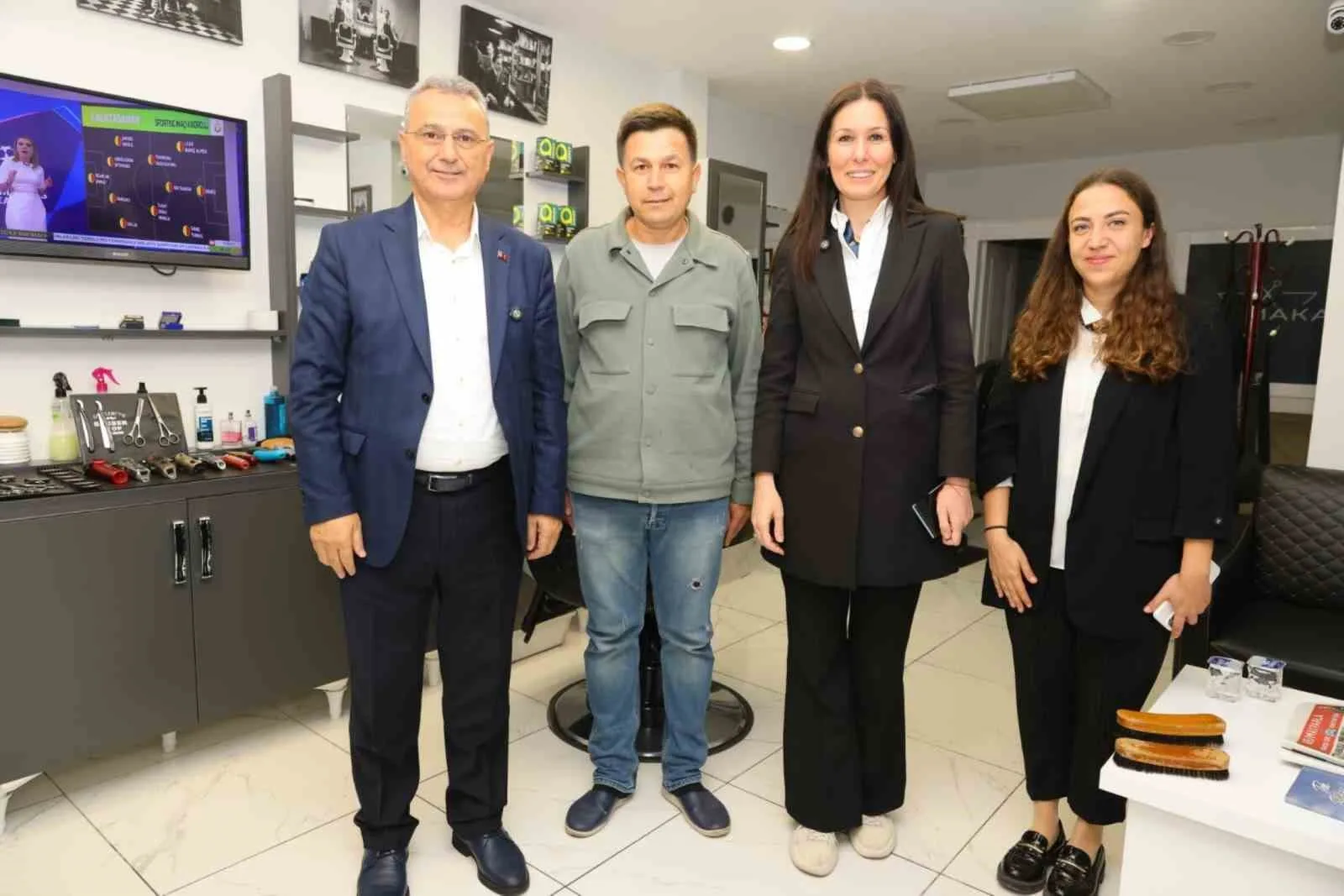 İLKADIM BELEDİYE BAŞKANI İHSAN KURNAZ, AK PARTİ SAMSUN MİLLETVEKİLİ VE MKYK ÜYESİ ÇİĞDEM KARAASLAN’IN İLKADIM PROGRAMLARINDA; VATANDAŞLARLA, KADIN MUHTARLARLA VE STK TEMSİLCİLERİYLE BULUŞTU.