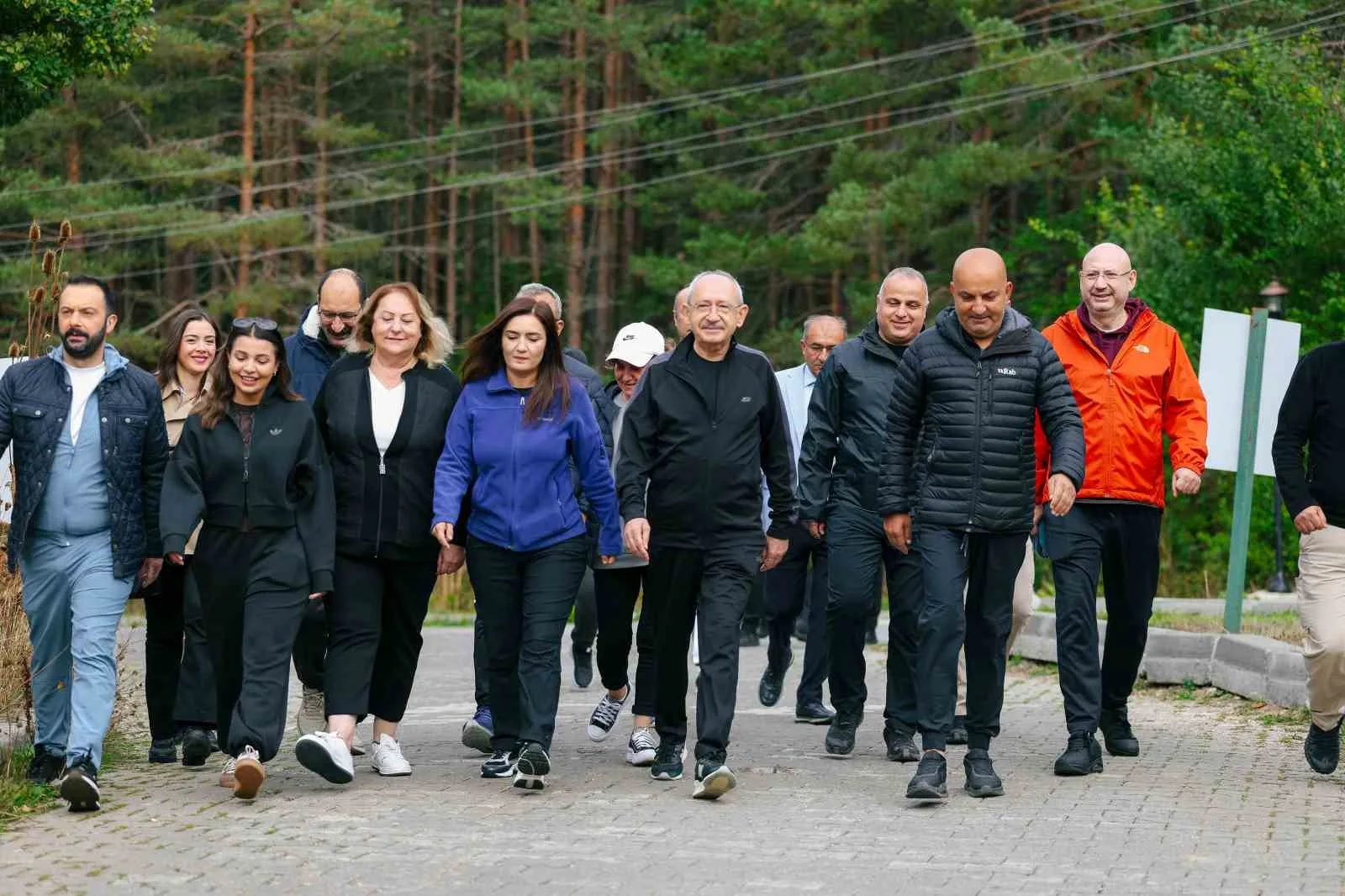 CHP GENEL BAŞKANI KEMAL KILIÇDAROĞLU, PARTİSİNİN BOLU ABANT’TA DÜZENLEDİĞİ TBMM GRUBU DEĞERLENDİRME TOPLANTISI’NIN SON GÜNÜNE SABAH YÜRÜYÜŞÜYLE BAŞLADI.