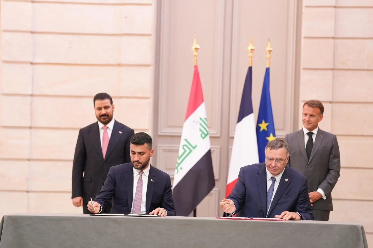 FRANSA CUMHURBAŞKANI EMMANUEL MACRON, IRAK BAŞBAKANI ALİ ZEYDİ İLE BİR ARAYA GELDİ. IRAK İLE FRANSA ARASINDA GÜVENLİK, ENERJİ VE HAVACILIK ALANLARINDA 6 MUTABAKAT ZAPTI İMZALANDI.