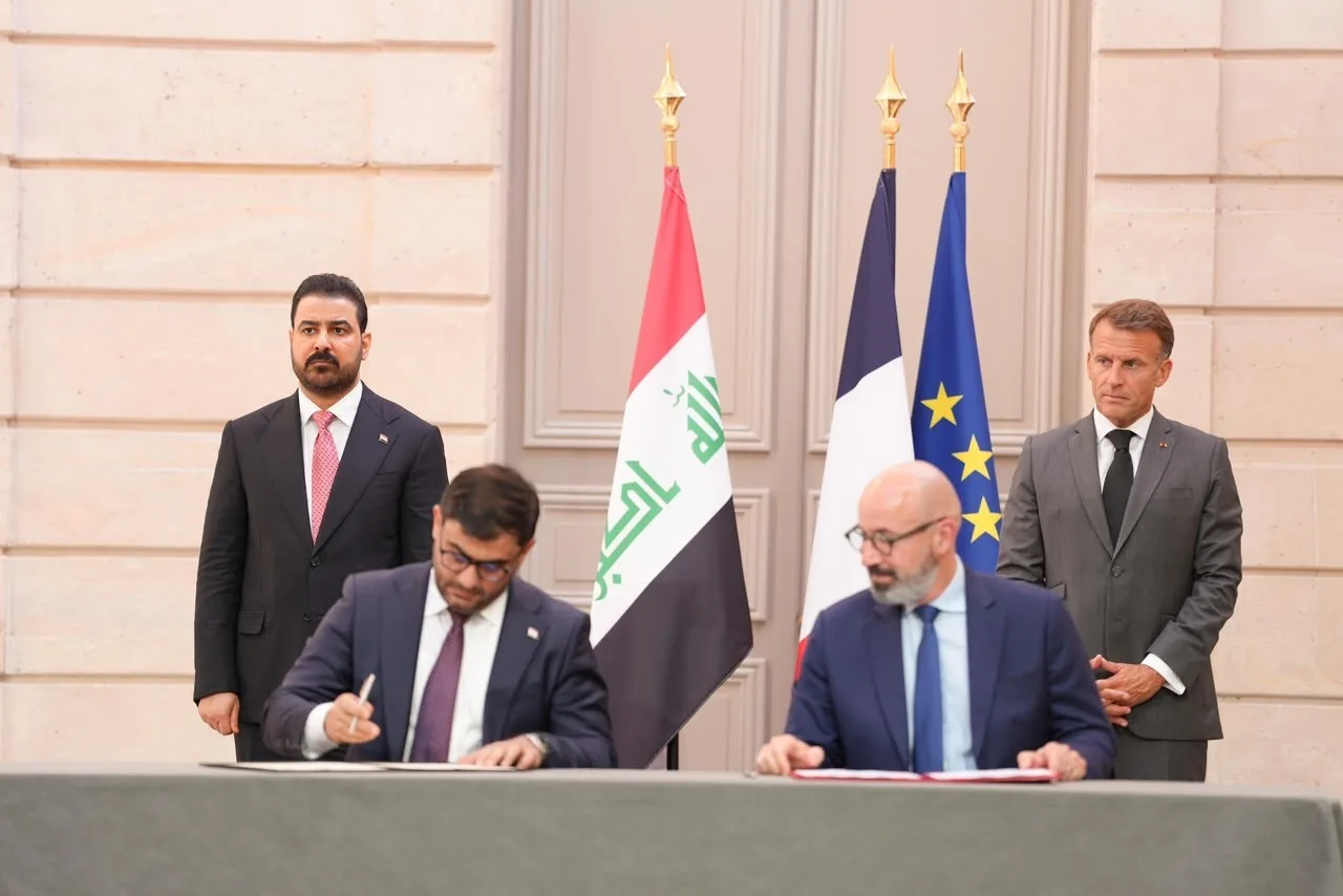 FRANSA CUMHURBAŞKANI EMMANUEL MACRON, IRAK BAŞBAKANI ALİ ZEYDİ İLE BİR ARAYA GELDİ. IRAK İLE FRANSA ARASINDA GÜVENLİK, ENERJİ VE HAVACILIK ALANLARINDA 6 MUTABAKAT ZAPTI İMZALANDI.