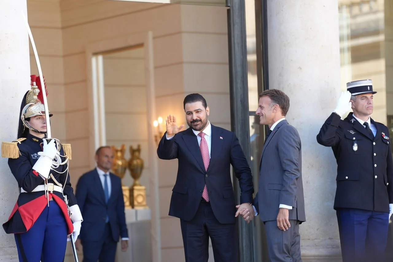 FRANSA CUMHURBAŞKANI EMMANUEL MACRON, IRAK BAŞBAKANI ALİ ZEYDİ İLE BİR ARAYA GELDİ. IRAK İLE FRANSA ARASINDA GÜVENLİK, ENERJİ VE HAVACILIK ALANLARINDA 6 MUTABAKAT ZAPTI İMZALANDI.