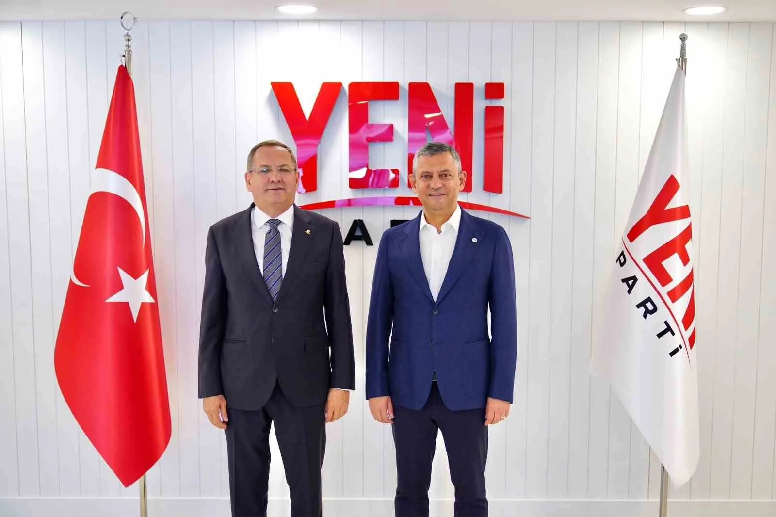 AYVALIK BELEDİYE BAŞKANI MESUT ERGİN, ANKARA TEMASLARI KAPSAMINDA YENİ PARTİ GENEL MERKEZİ’Nİ ZİYARET EDEREK GENEL BAŞKAN ÖZGÜR ÖZEL İLE BİR ARAYA GELDİ.