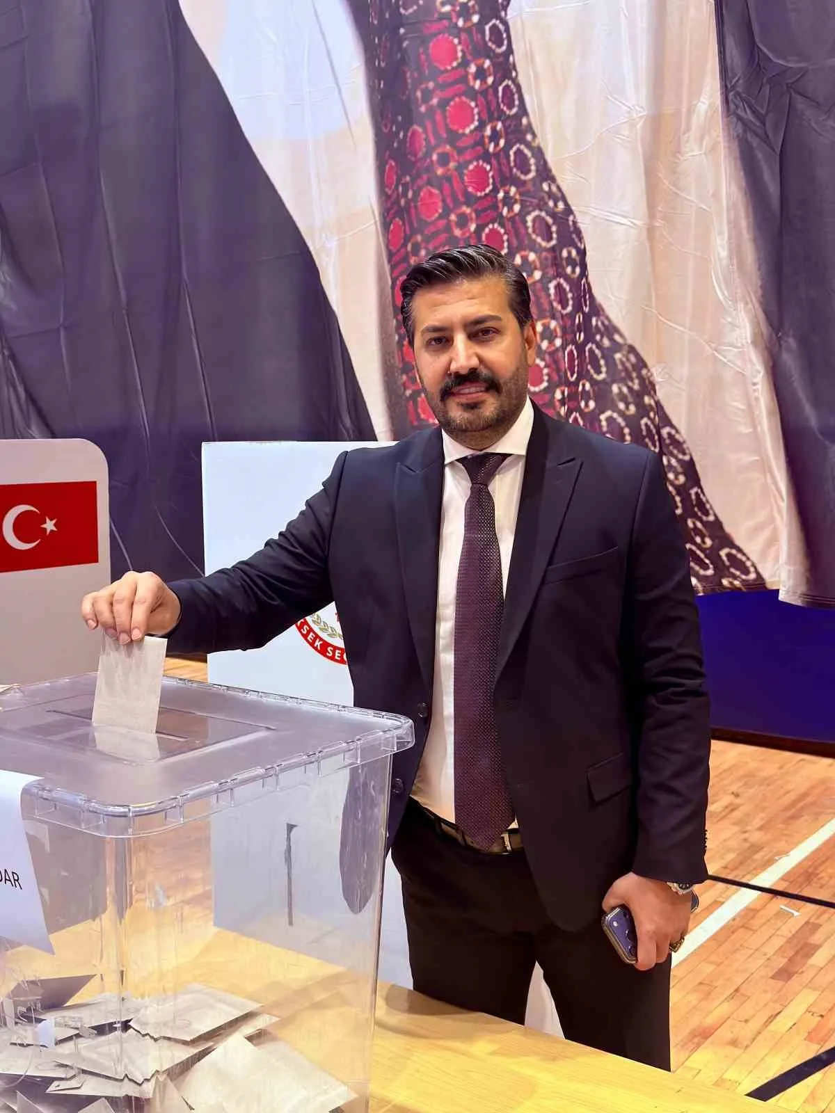 MİLLİYETÇİ HAREKET PARTİSİ (MHP) AYDIN İL BAŞKANLIĞI'NIN 15. OLAĞAN İL KONGRESİ'NDE KONUŞAN İL BAŞKANI OSMAN GAZİ CİHANGİROĞLU; "MHP, BUGÜN AYDIN'DA BULUNDUĞU YERİ HAK ETMİYOR" DİYEREK BİRLİK MESAJI VERDİ. (UĞUR ESER/AYDIN-İHA)