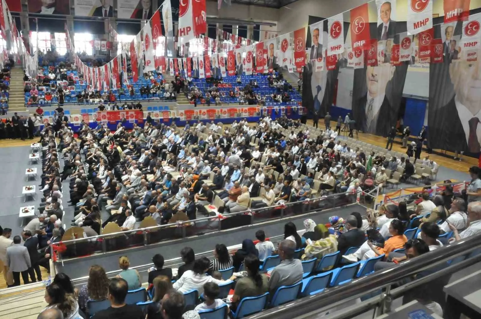 MİLLİYETÇİ HAREKET PARTİSİ (MHP) AYDIN İL BAŞKANLIĞI'NIN 15. OLAĞAN İL KONGRESİ'NDE KONUŞAN İL BAŞKANI OSMAN GAZİ CİHANGİROĞLU; "MHP, BUGÜN AYDIN'DA BULUNDUĞU YERİ HAK ETMİYOR" DİYEREK BİRLİK MESAJI VERDİ.