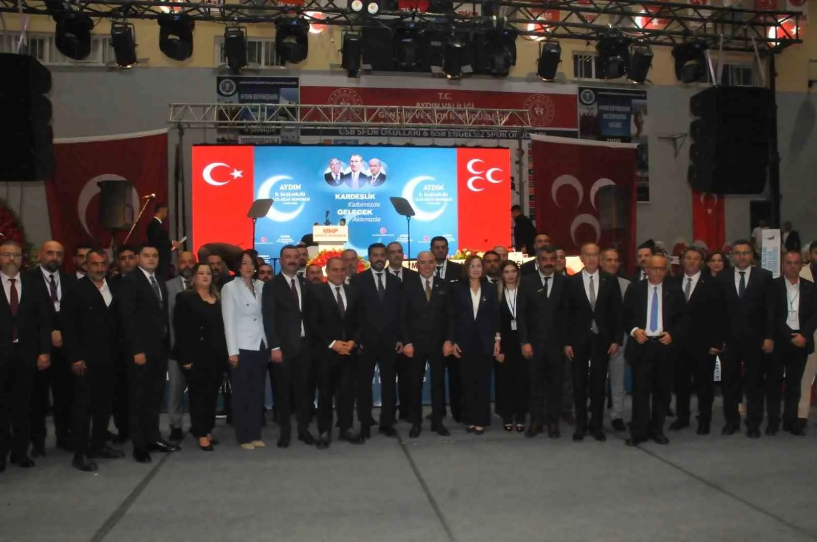 MİLLİYETÇİ HAREKET PARTİSİ (MHP) AYDIN İL BAŞKANLIĞI'NIN 15. OLAĞAN İL KONGRESİ'NDE KONUŞAN İL BAŞKANI OSMAN GAZİ CİHANGİROĞLU; "MHP, BUGÜN AYDIN'DA BULUNDUĞU YERİ HAK ETMİYOR" DİYEREK BİRLİK MESAJI VERDİ.