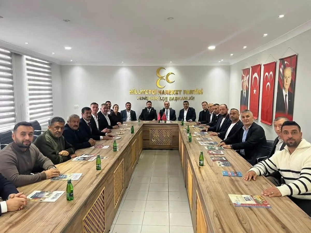 MİLLİYETÇİ HAREKET PARTİSİ (MHP) BURSA İL BAŞKANI MEHMET EMİN ÖZCANBAZ, BERABERİNDEKİ İL YÖNETİM KURULU ÜYELERİ VE BURSA BÜYÜKŞEHİR BELEDİYESİ BAŞKAN VEKİLİ İSMAİL ŞENOL İLE BİRLİKTE MHP YENİŞEHİR İLÇE BAŞKANLIĞI’NI ZİYARET ETTİ.