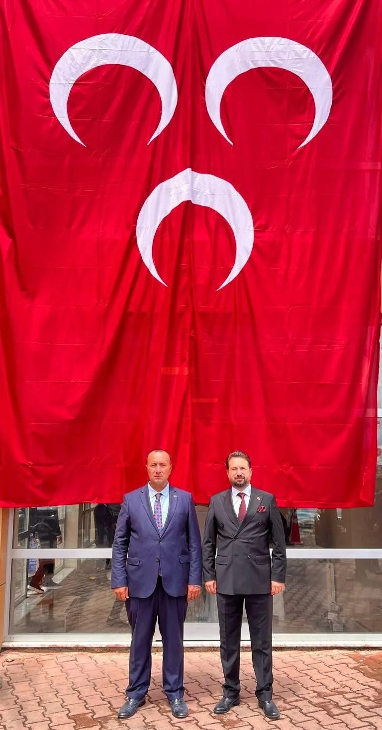 MİLLİYETÇİ HAREKET PARTİSİ (MHP) BURSA İL BAŞKANI MEHMET EMİN ÖZCANBAZ, BERABERİNDEKİ İL YÖNETİM KURULU ÜYELERİ VE BURSA BÜYÜKŞEHİR BELEDİYESİ BAŞKAN VEKİLİ İSMAİL ŞENOL İLE BİRLİKTE MHP YENİŞEHİR İLÇE BAŞKANLIĞI’NI ZİYARET ETTİ.