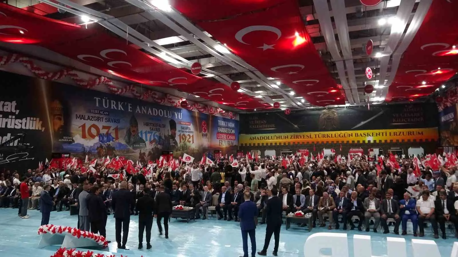 MİLLİYETÇİ HAREKET PARTİSİ (MHP) ERZURUM İL BAŞKANLIĞI’NIN 15. OLAĞAN KONGRESİ, RECEP TAYYİP ERDOĞAN FUAR MERKEZİ’NDE YAKLAŞIK 6 BİN KİŞİNİN KATILIMIYLA GERÇEKLEŞTİRİLDİ. KONGREYE TEK ADAY OLARAK GİREN MEVCUT BAŞKAN ADEM YURDAGÜL, YENİDEN BAŞKANLIĞA SEÇİLEREK GÜVEN TAZELEDİ.
