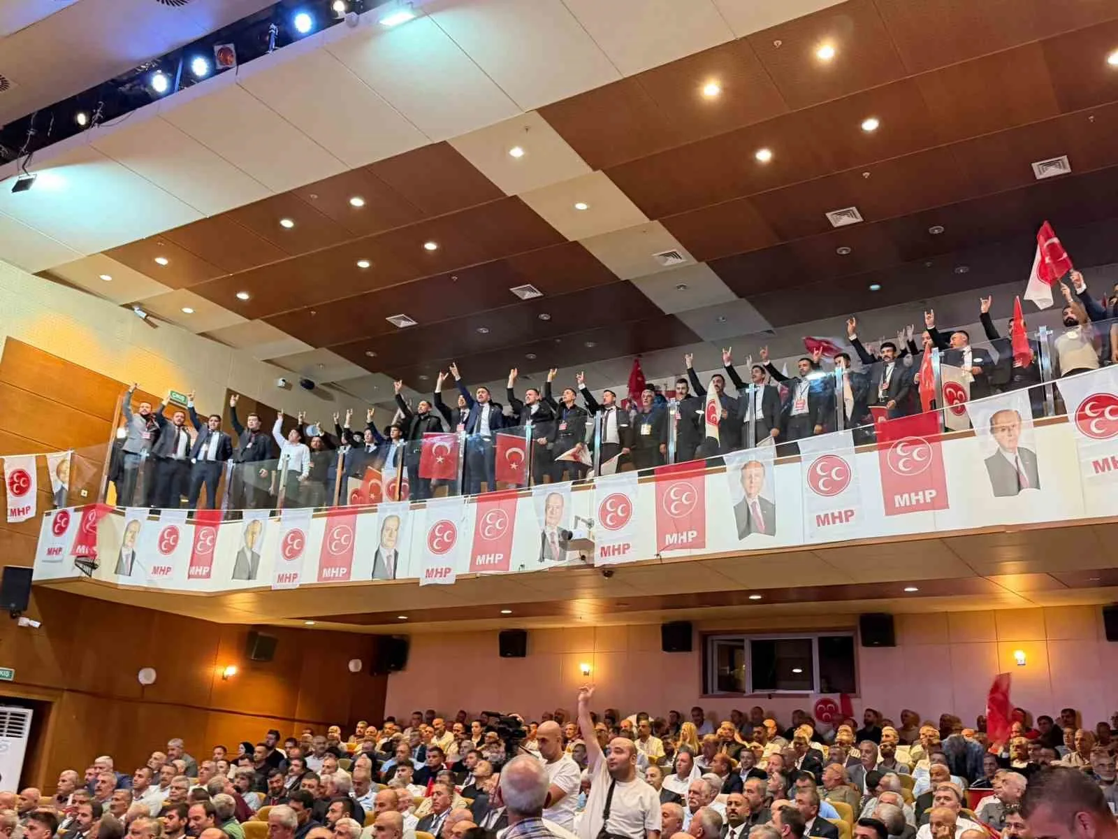 MİLLİYETÇİ HAREKET PARTİSİ'NİN (MHP) MALATYA 15. OLAĞAN MALATYA İL KONGRESİ'NDE TURGAY ŞENGÖNÜL, GÜVEN TAZELEYEREK BAŞKAN SEÇİLDİ.