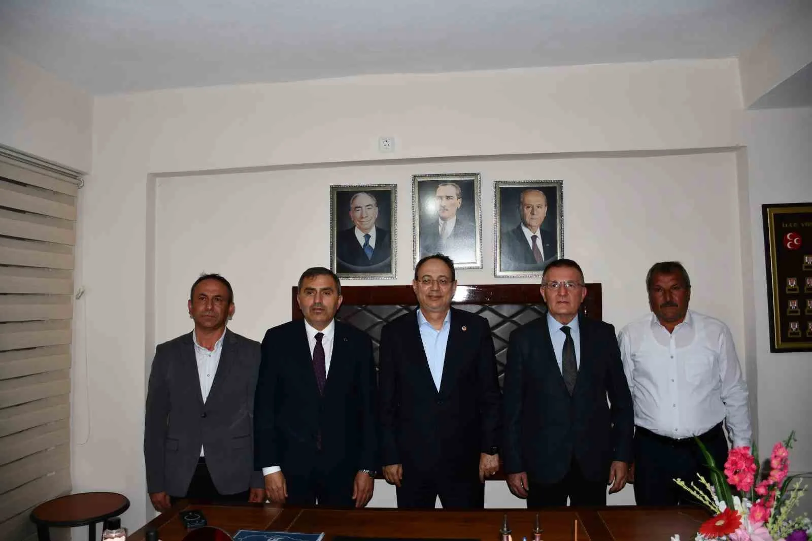 MİLLİYETÇİ HAREKET PARTİSİ (MHP) GENEL BAŞKAN YARDIMCISI VE SAMSUN MİLLETVEKİLİ İLYAS TOPSAKAL, MHP VEZİRKÖPRÜ İLÇE BAŞKANLIĞI GÖREVİNE GETİRİLEN HASAN DOĞRU’YA HAYIRLI OLSUN ZİYARETİNDE BULUNDU.