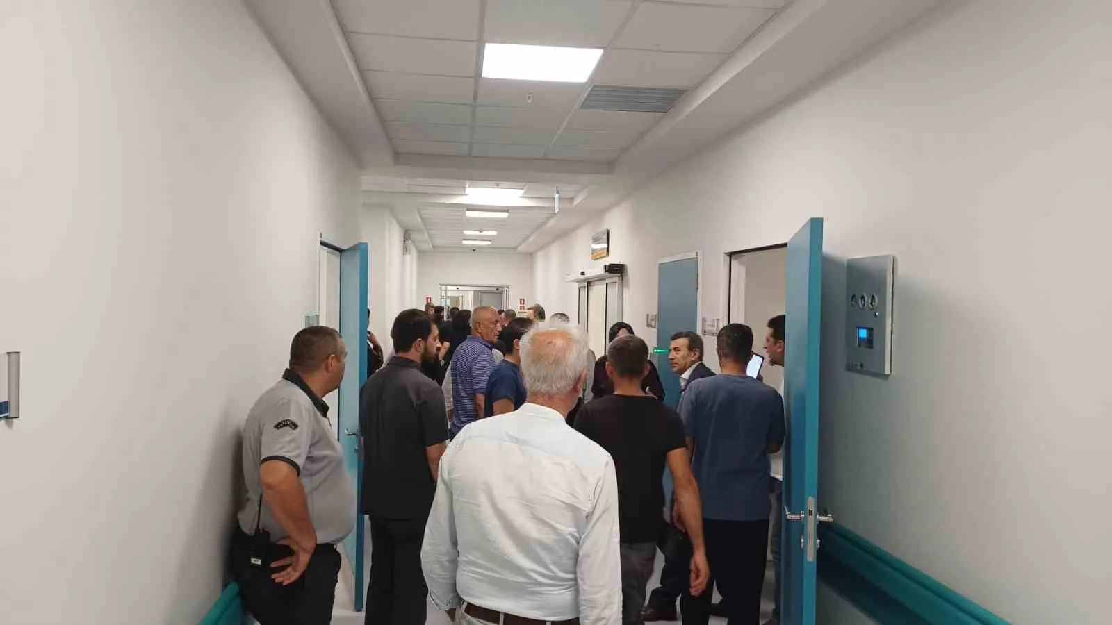İHBAR ÜZERİNE BÖLGEYE SEVK EDİLEN 112 ACİL SAĞLIK EKİPLERİ TARAFINDAN İLK MÜDAHALESİ YAPILAN AĞBABA, AMBULANSLA İNÖNÜ ÜNİVERSİTESİ TURGUT ÖZAL TIP MERKEZİ'NE KALDIRILARAK TEDAVİ ALTINA ALINDI.