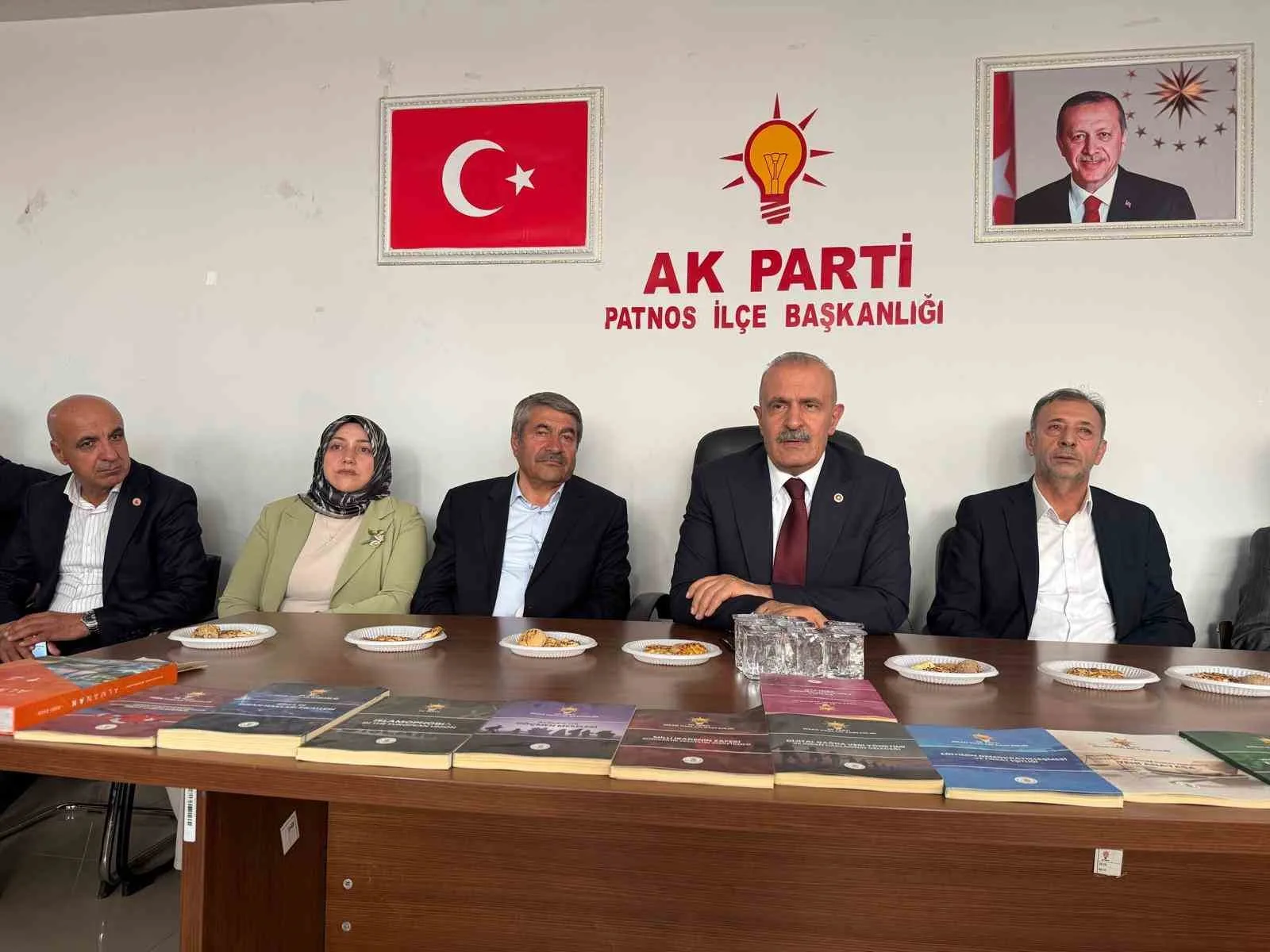 MİLLETVEKİLİ KAYATÜRK PATNOS’TA ESNAF VE VATANDAŞLARLA BİR ARAYA GELDİ