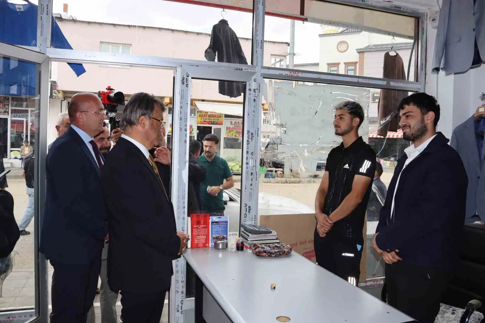 AK PARTİ VAN MİLLETVEKİLİ KAYHAN TÜRKMENOĞLU, "TÜRKİYE YÜZYILI İÇİN HEP YENİ, HEP İLERİ" PROGRAMLARI KAPSAMINDA ERZURUM’UN KARAYAZI İLÇESİNDE BİR DİZİ TEMAS VE İNCELEMELERDE BULUNDU.