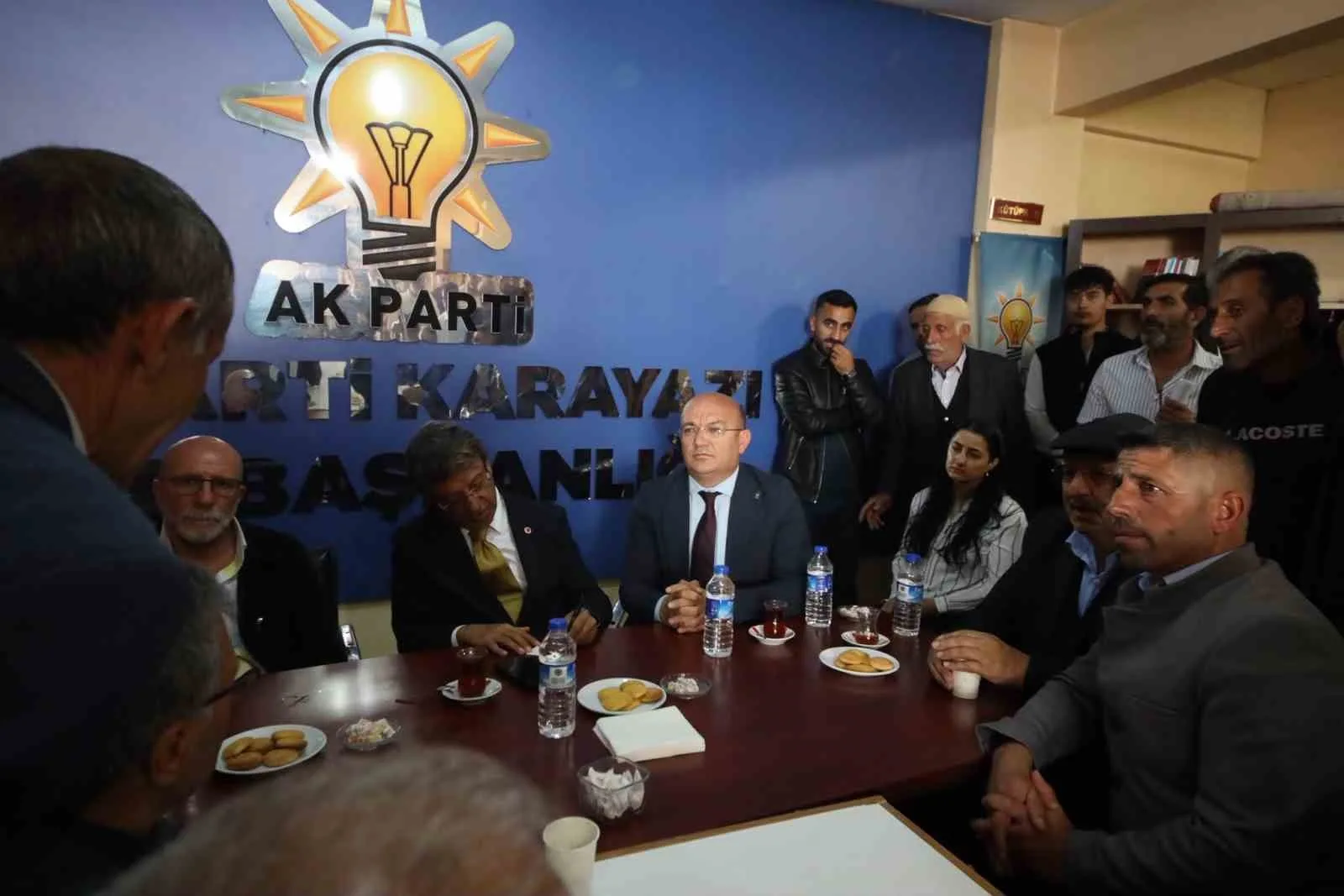 AK PARTİ VAN MİLLETVEKİLİ KAYHAN TÜRKMENOĞLU, "TÜRKİYE YÜZYILI İÇİN HEP YENİ, HEP İLERİ" PROGRAMLARI KAPSAMINDA ERZURUM’UN KARAYAZI İLÇESİNDE BİR DİZİ TEMAS VE İNCELEMELERDE BULUNDU.