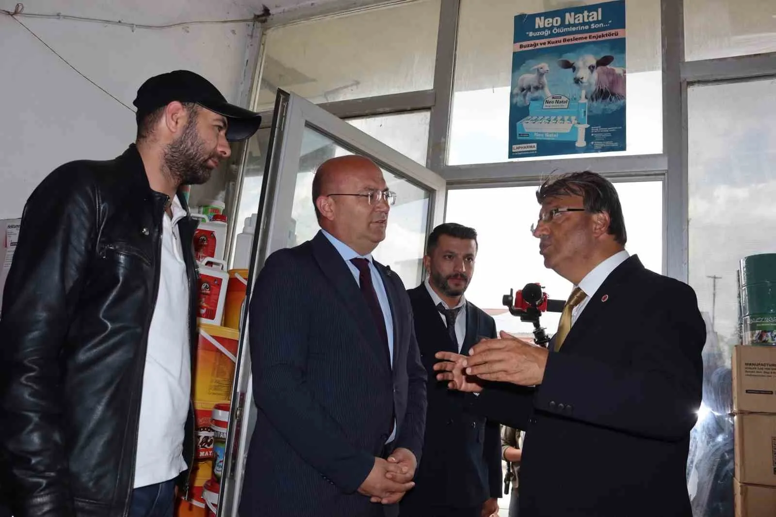 AK PARTİ VAN MİLLETVEKİLİ KAYHAN TÜRKMENOĞLU, "TÜRKİYE YÜZYILI İÇİN HEP YENİ, HEP İLERİ" PROGRAMLARI KAPSAMINDA ERZURUM’UN KARAYAZI İLÇESİNDE BİR DİZİ TEMAS VE İNCELEMELERDE BULUNDU.
