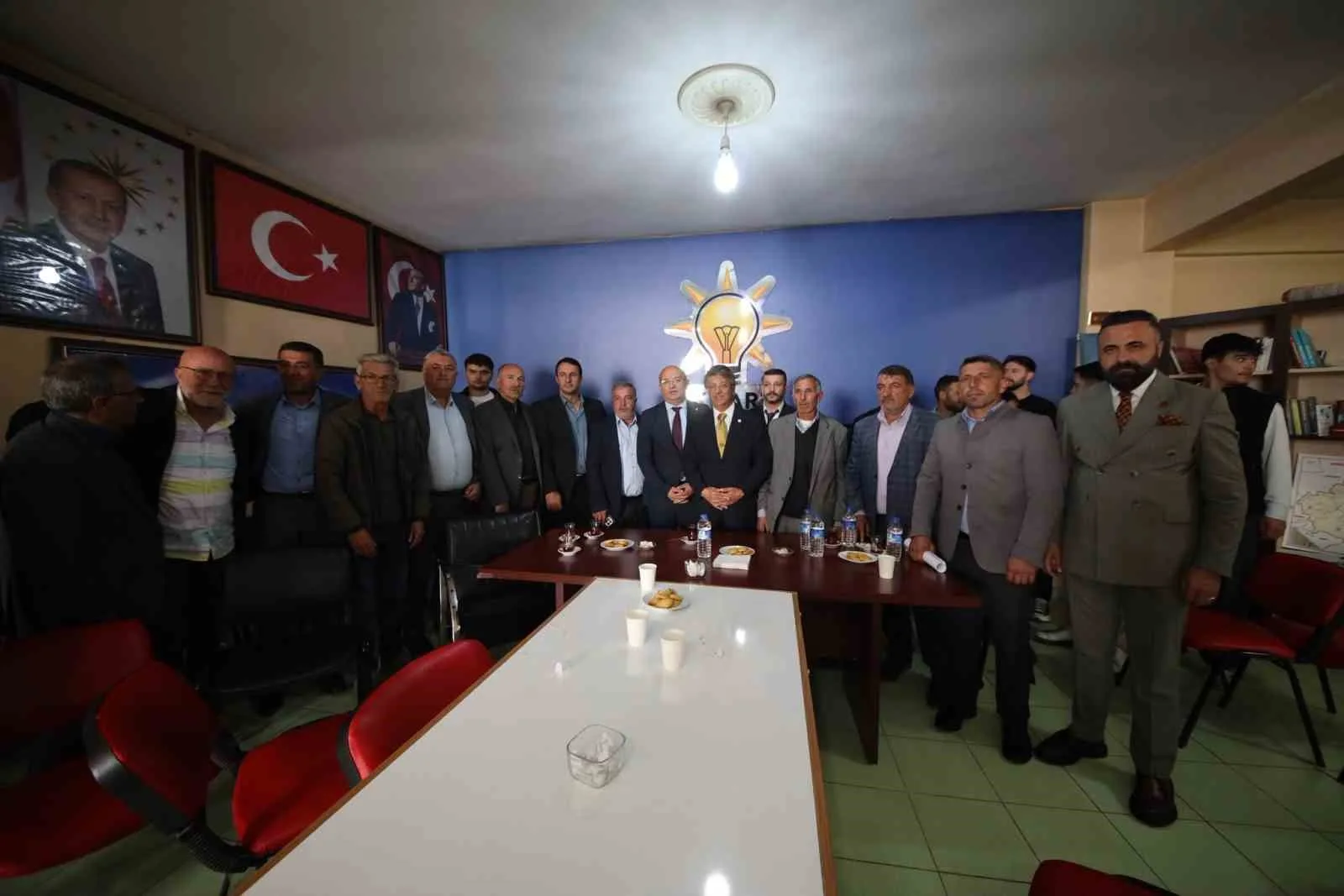 AK PARTİ VAN MİLLETVEKİLİ KAYHAN TÜRKMENOĞLU, "TÜRKİYE YÜZYILI İÇİN HEP YENİ, HEP İLERİ" PROGRAMLARI KAPSAMINDA ERZURUM’UN KARAYAZI İLÇESİNDE BİR DİZİ TEMAS VE İNCELEMELERDE BULUNDU.