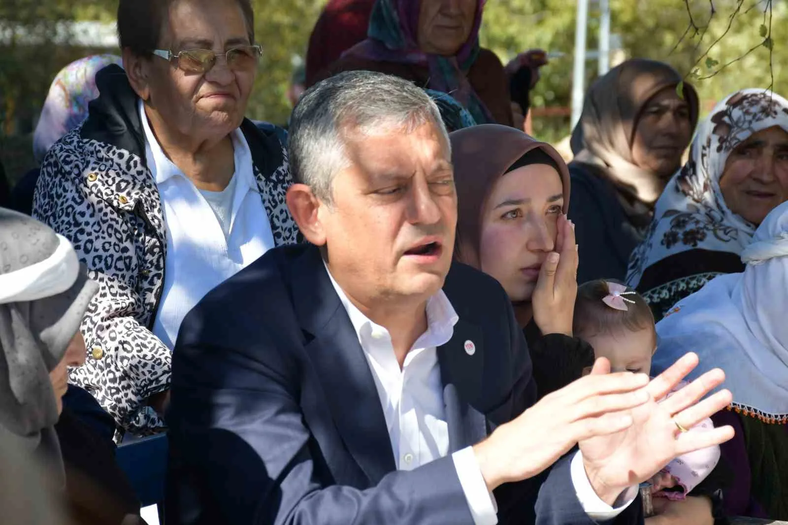 YENİ PARTİ GENEL BAŞKANI ÖZGÜR ÖZEL, SAHA ÇALIŞMALARI KAPSAMINDA ARDAHAN'DA ZİYARETLERDE BULUNDU.