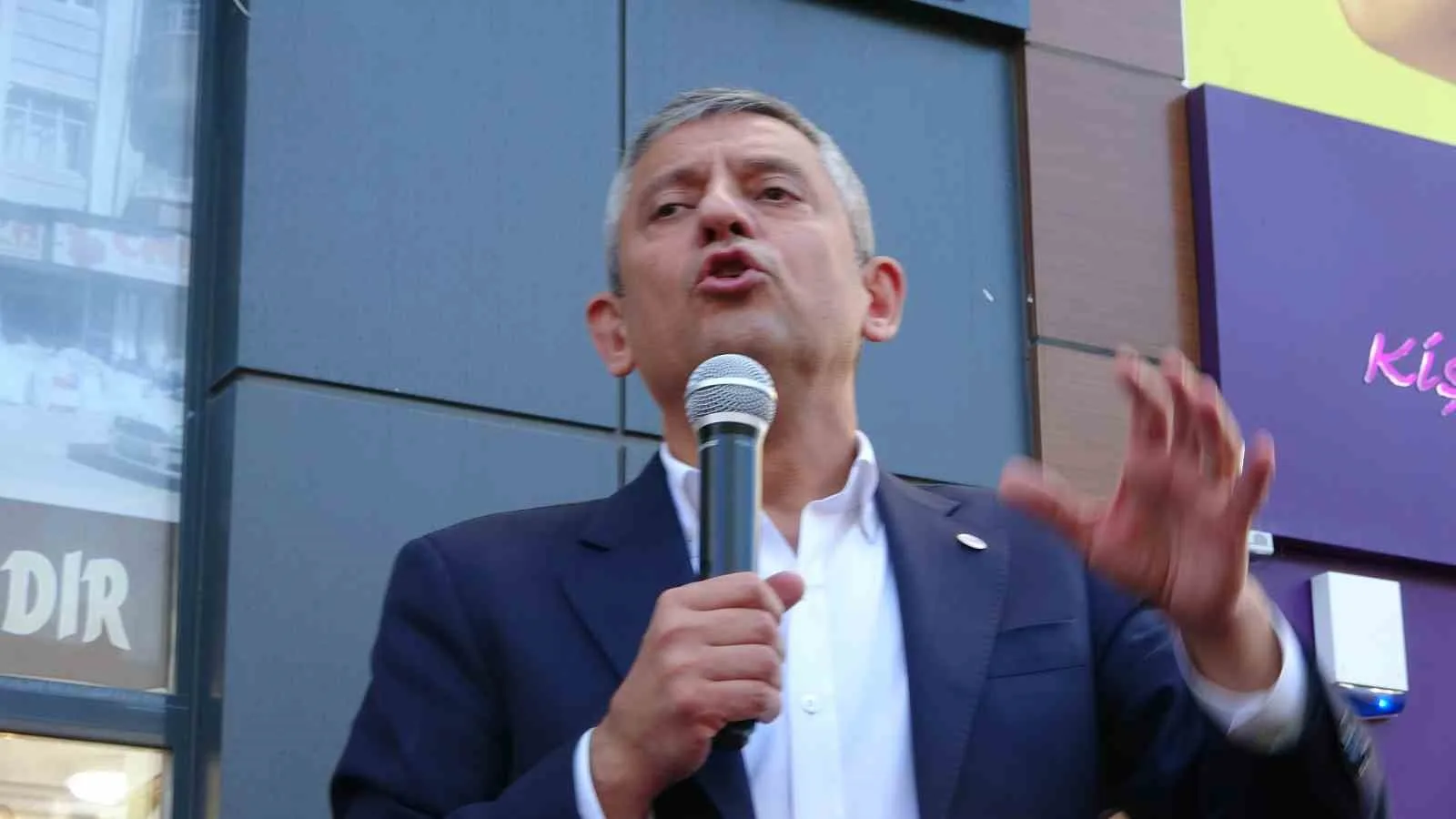 YENİ PARTİ GENEL BAŞKANI ÖZGÜR ÖZEL, SAHA ÇALIŞMALARI KAPSAMINDA ARDAHAN'DA ZİYARETLERDE BULUNDU.