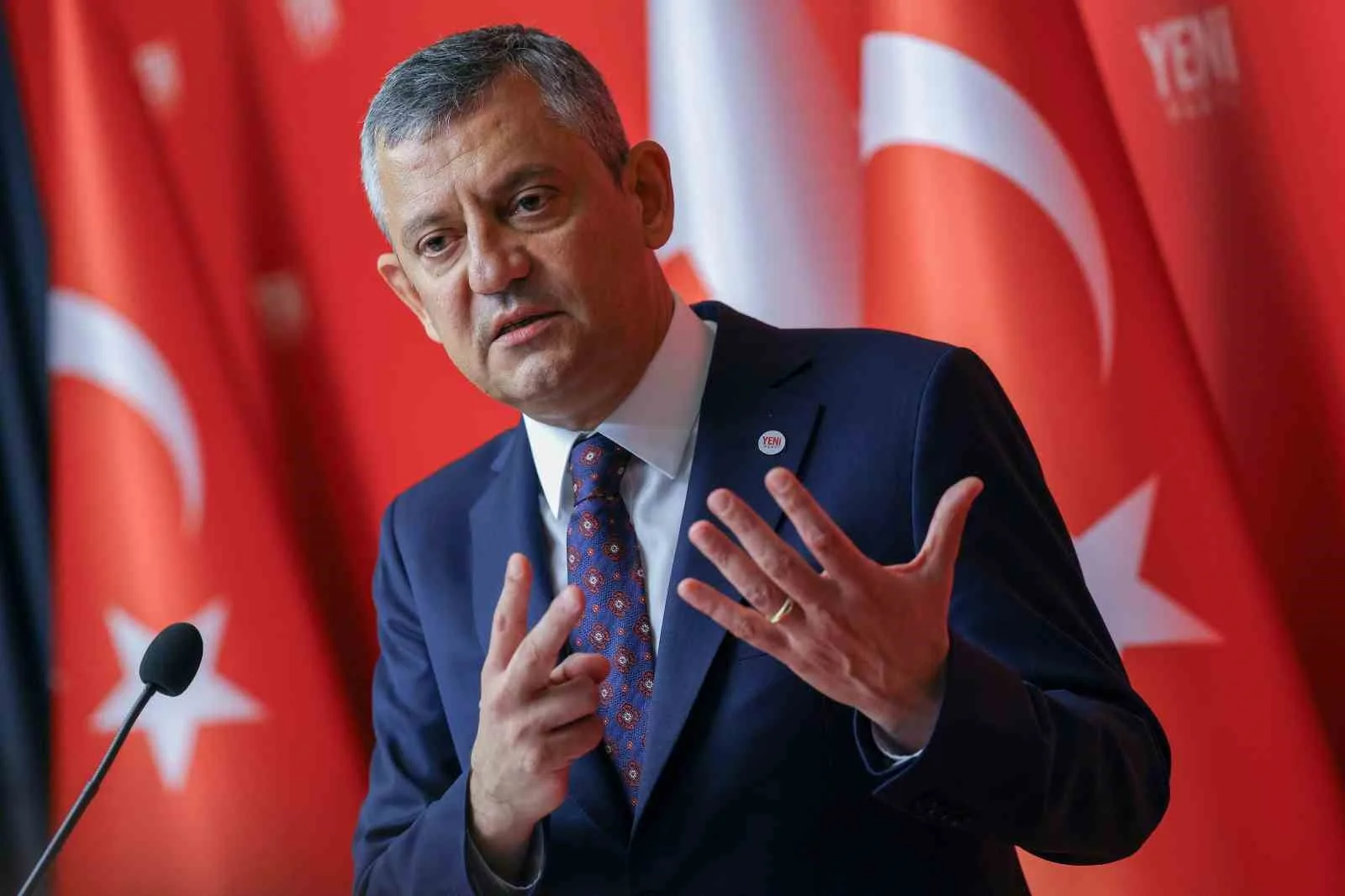 YENİ PARTİ GENEL BAŞKANI ÖZGÜR ÖZEL, "BUNDAN SONRAKİ SÜREÇTE MANSUR YAVAŞ’IN VE BELEDİYE BAŞKANI ARKADAŞLARIMIZIN ALACAKLARI HER TÜRLÜ KARARA SAYGILIYIZ" DEDİ.