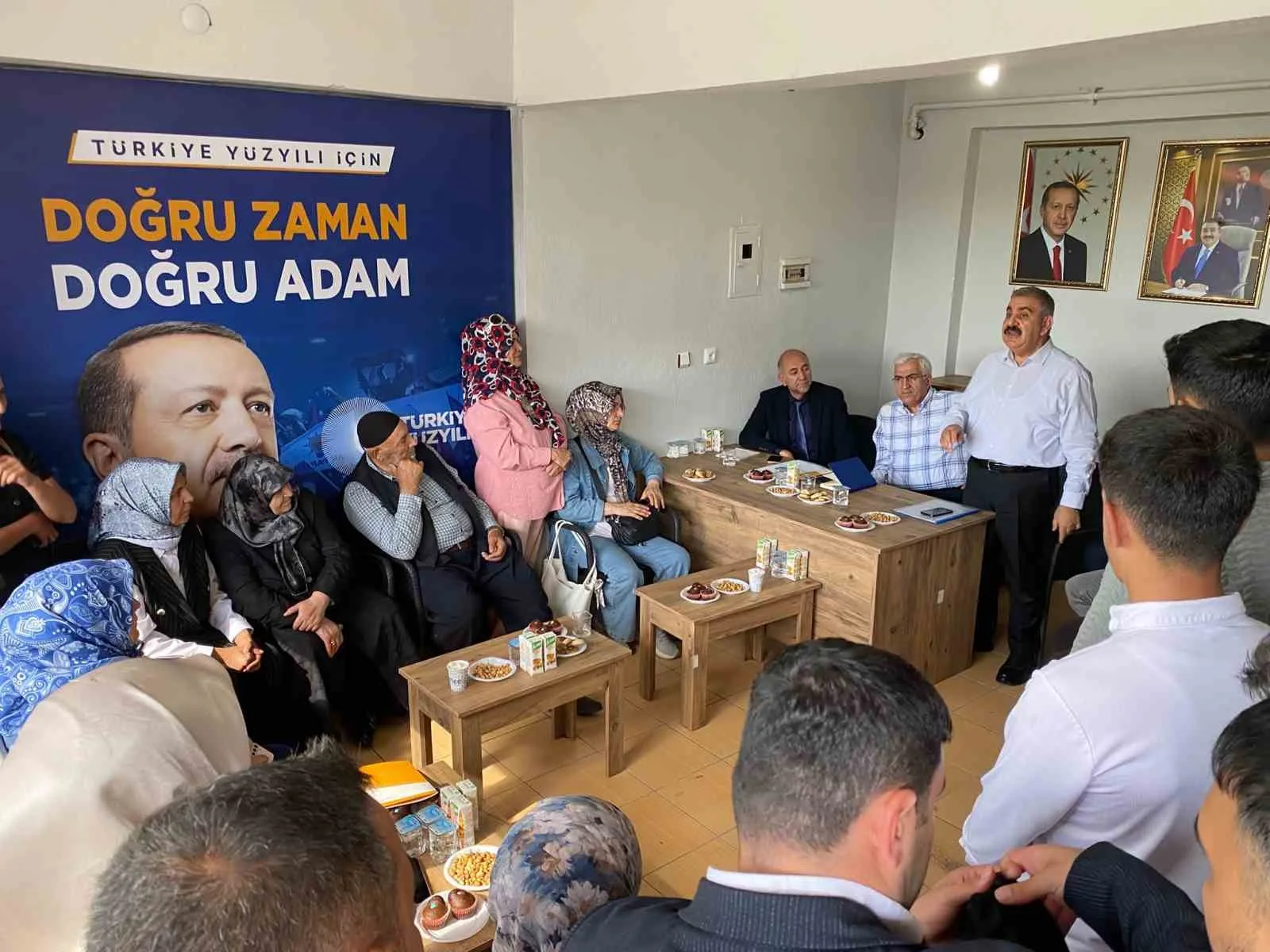 PALANDÖKEN BELEDİYE BAŞKANI MUHAMMET SUNAR, AK PARTİ ERZURUM MİLLETVEKİLİ MEHMET EMİN ÖZ VE AK PARTİ PALANDÖKEN İLÇE BAŞKANI DURMUŞ KILIÇ İLE BİRLİKTE İLÇEDE YÜRÜTÜLEN BELEDİYE HİZMETLERİNİ YERİNDE İNCELEDİ.