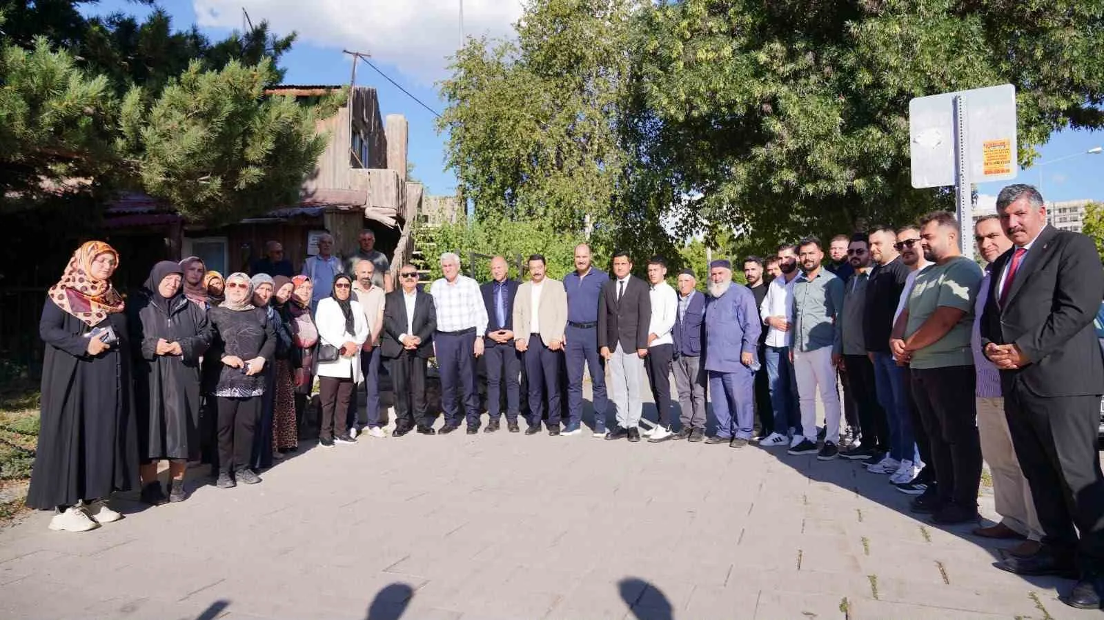 PALANDÖKEN BELEDİYE BAŞKANI MUHAMMET SUNAR, AK PARTİ ERZURUM MİLLETVEKİLİ MEHMET EMİN ÖZ VE AK PARTİ PALANDÖKEN İLÇE BAŞKANI DURMUŞ KILIÇ İLE BİRLİKTE İLÇEDE YÜRÜTÜLEN BELEDİYE HİZMETLERİNİ YERİNDE İNCELEDİ.