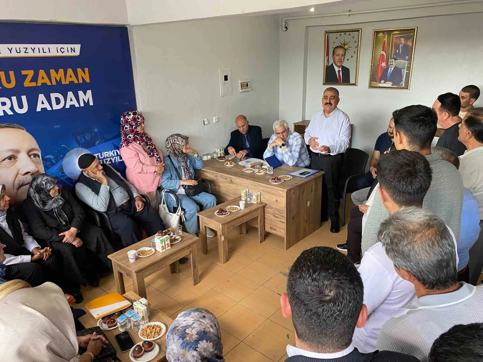 PALANDÖKEN BELEDİYE BAŞKANI MUHAMMET SUNAR, AK PARTİ ERZURUM MİLLETVEKİLİ MEHMET EMİN ÖZ VE AK PARTİ PALANDÖKEN İLÇE BAŞKANI DURMUŞ KILIÇ İLE BİRLİKTE İLÇEDE YÜRÜTÜLEN BELEDİYE HİZMETLERİNİ YERİNDE İNCELEDİ.