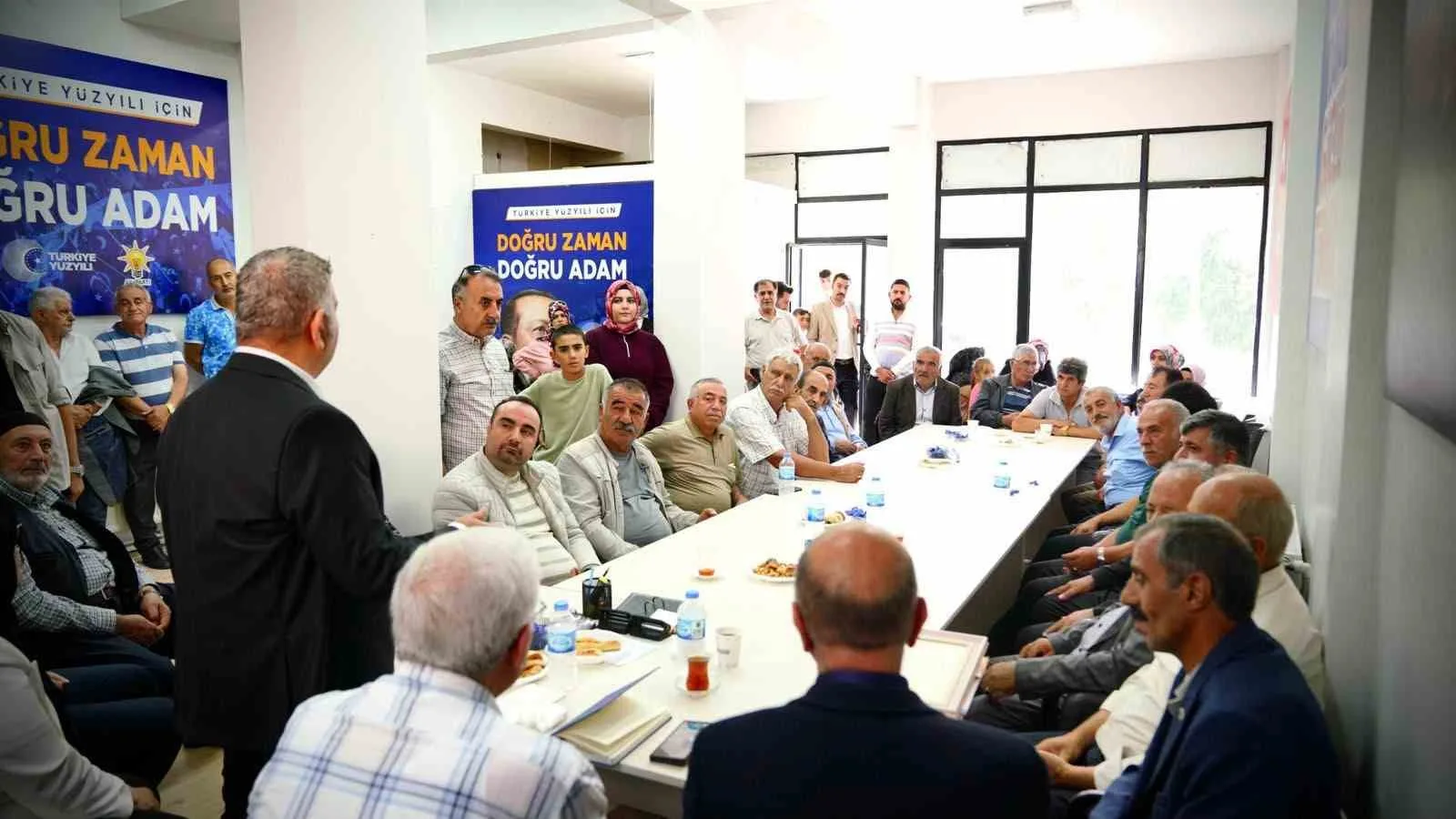 PALANDÖKEN BELEDİYE BAŞKANI MUHAMMET SUNAR, AK PARTİ ERZURUM MİLLETVEKİLİ MEHMET EMİN ÖZ VE AK PARTİ PALANDÖKEN İLÇE BAŞKANI DURMUŞ KILIÇ İLE BİRLİKTE İLÇEDE YÜRÜTÜLEN BELEDİYE HİZMETLERİNİ YERİNDE İNCELEDİ.
